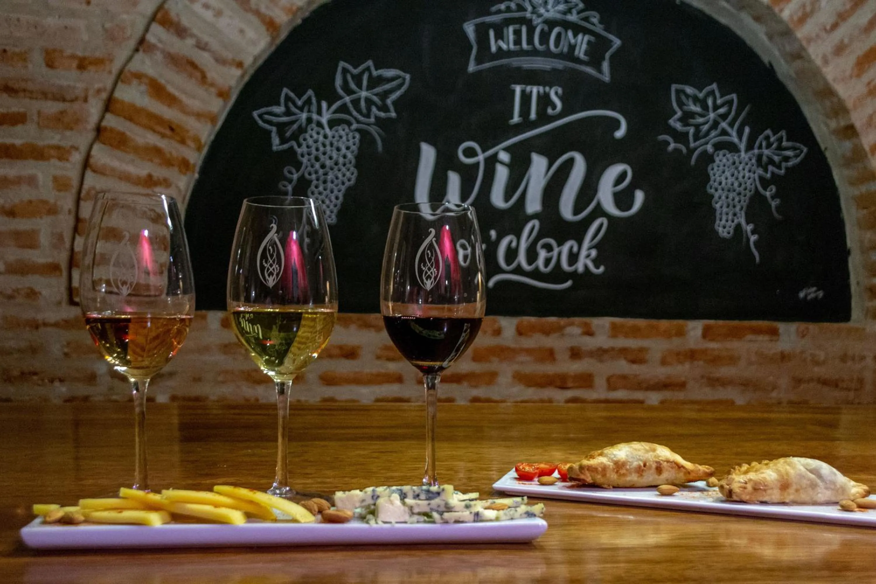 Food and drinks in Miravida Soho Hotel & Wine Bar