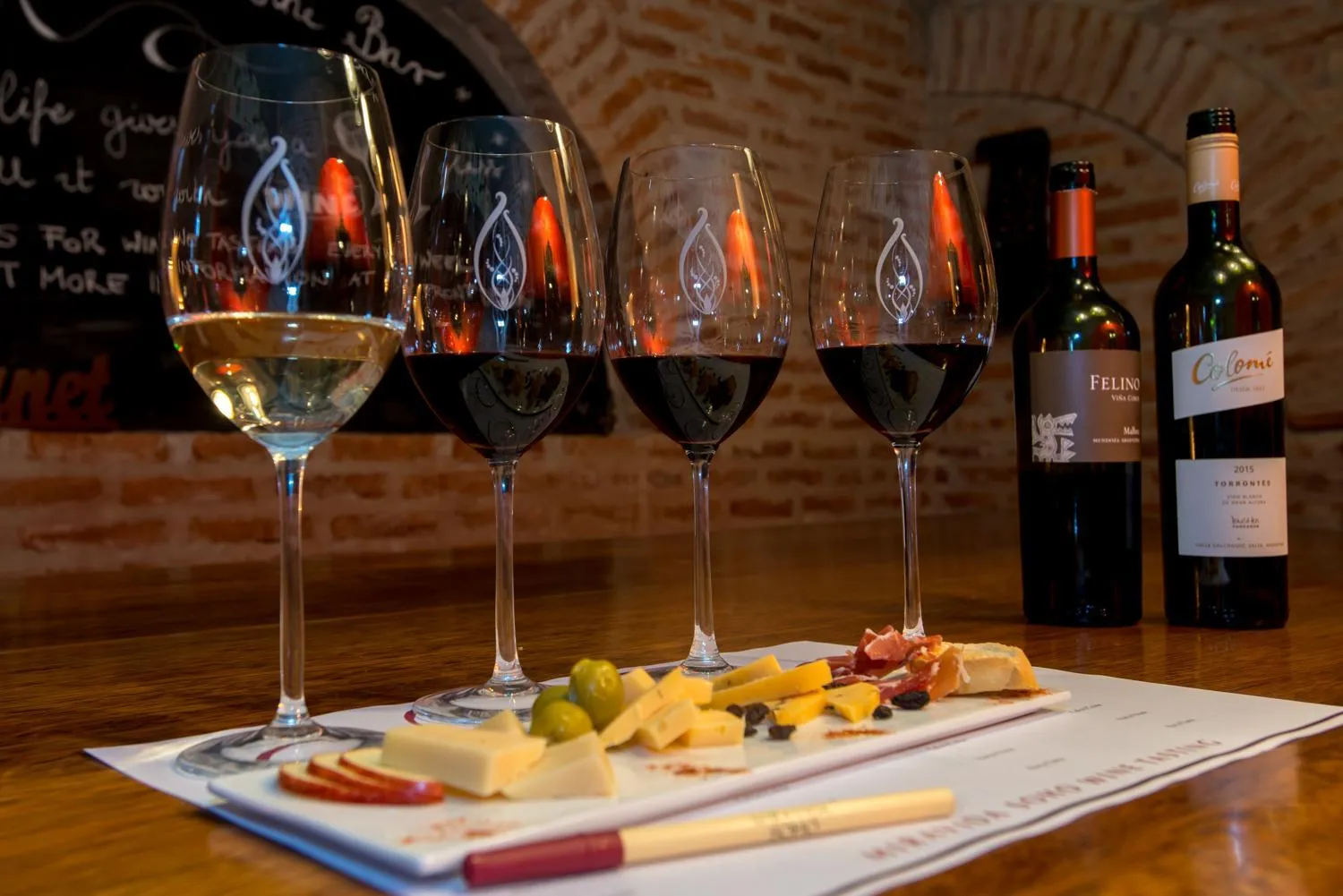 Food and drinks in Miravida Soho Hotel & Wine Bar