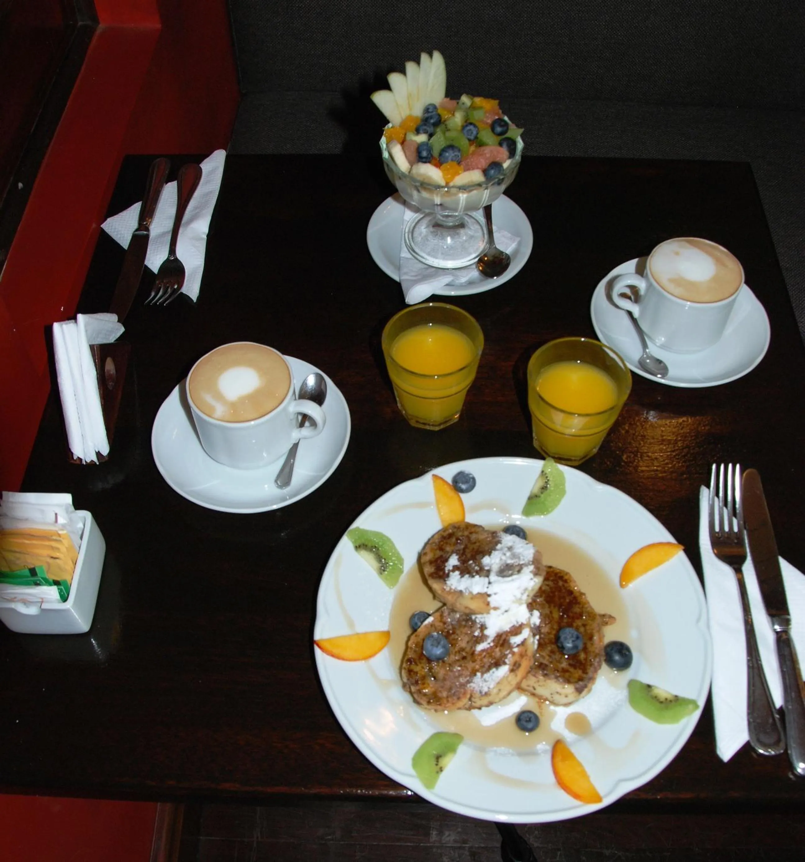 Food and drinks in Miravida Soho Hotel & Wine Bar