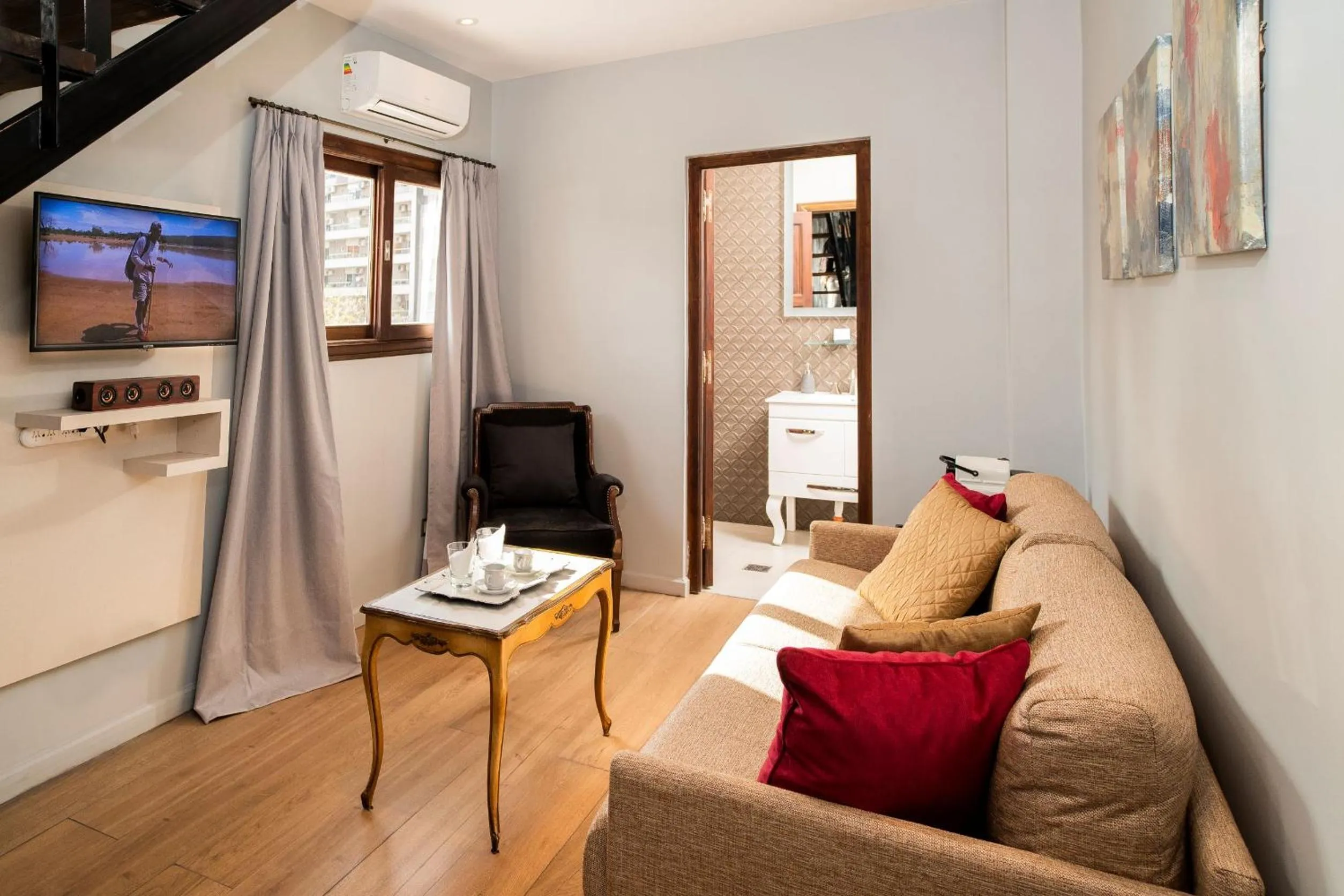 Communal lounge/ TV room in Miravida Soho Hotel & Wine Bar