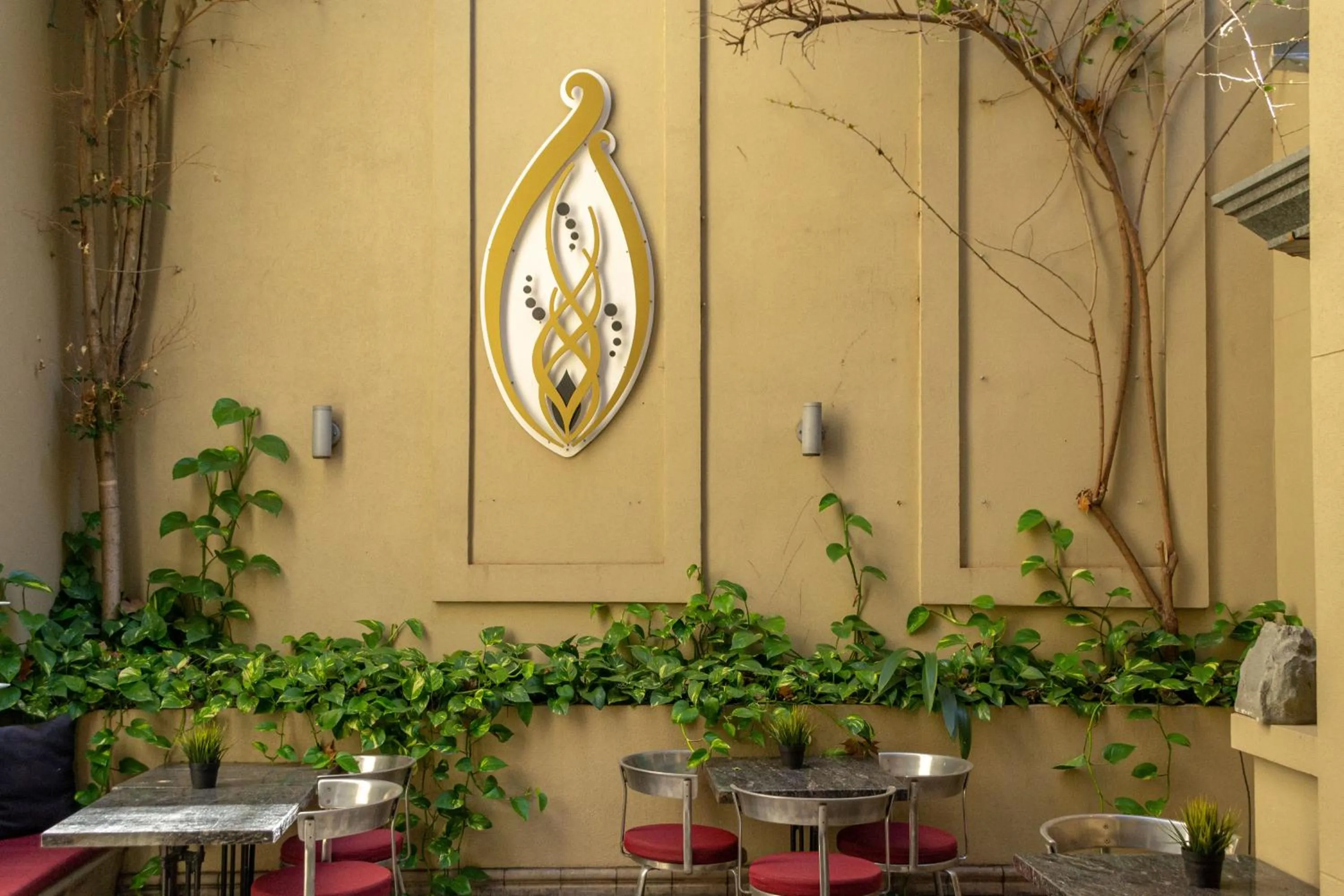 Restaurant/places to eat in Miravida Soho Hotel & Wine Bar