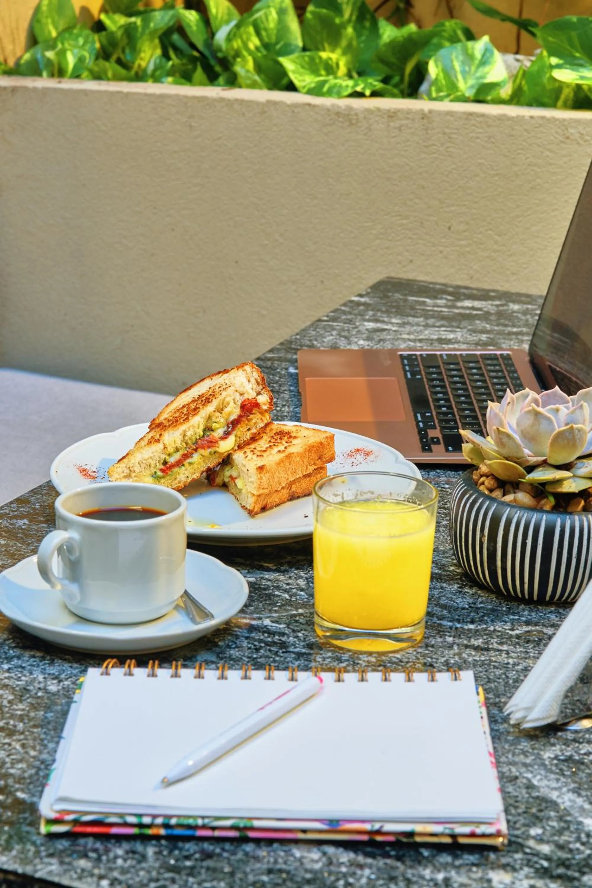 Food and drinks in Miravida Soho Hotel & Wine Bar