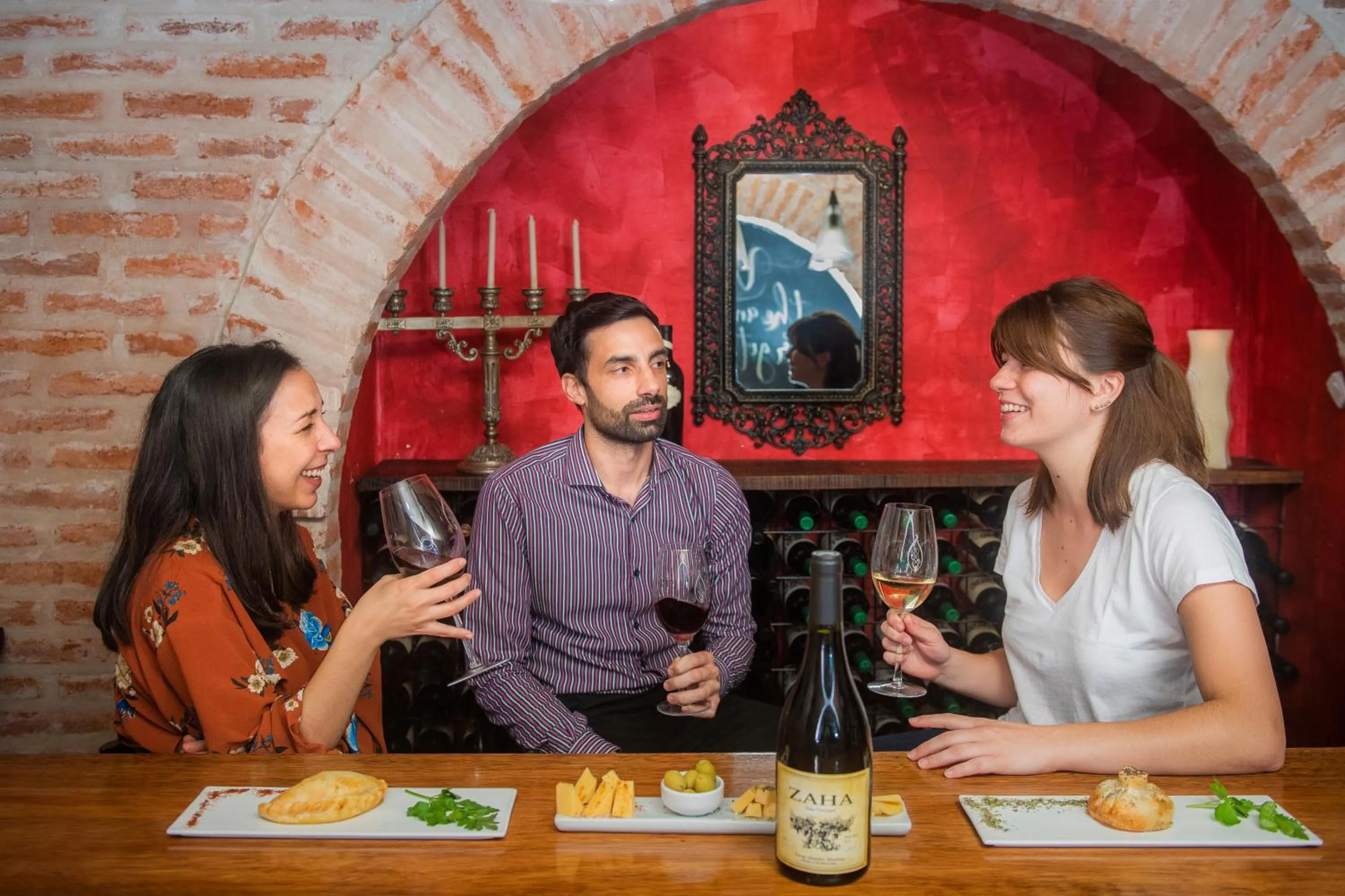 Restaurant/places to eat in Miravida Soho Hotel & Wine Bar