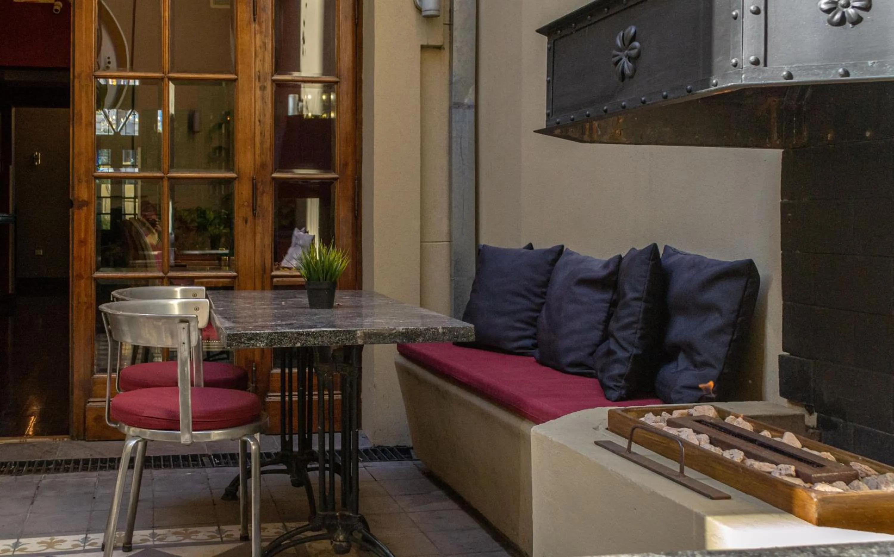 Kitchen or kitchenette in Miravida Soho Hotel & Wine Bar