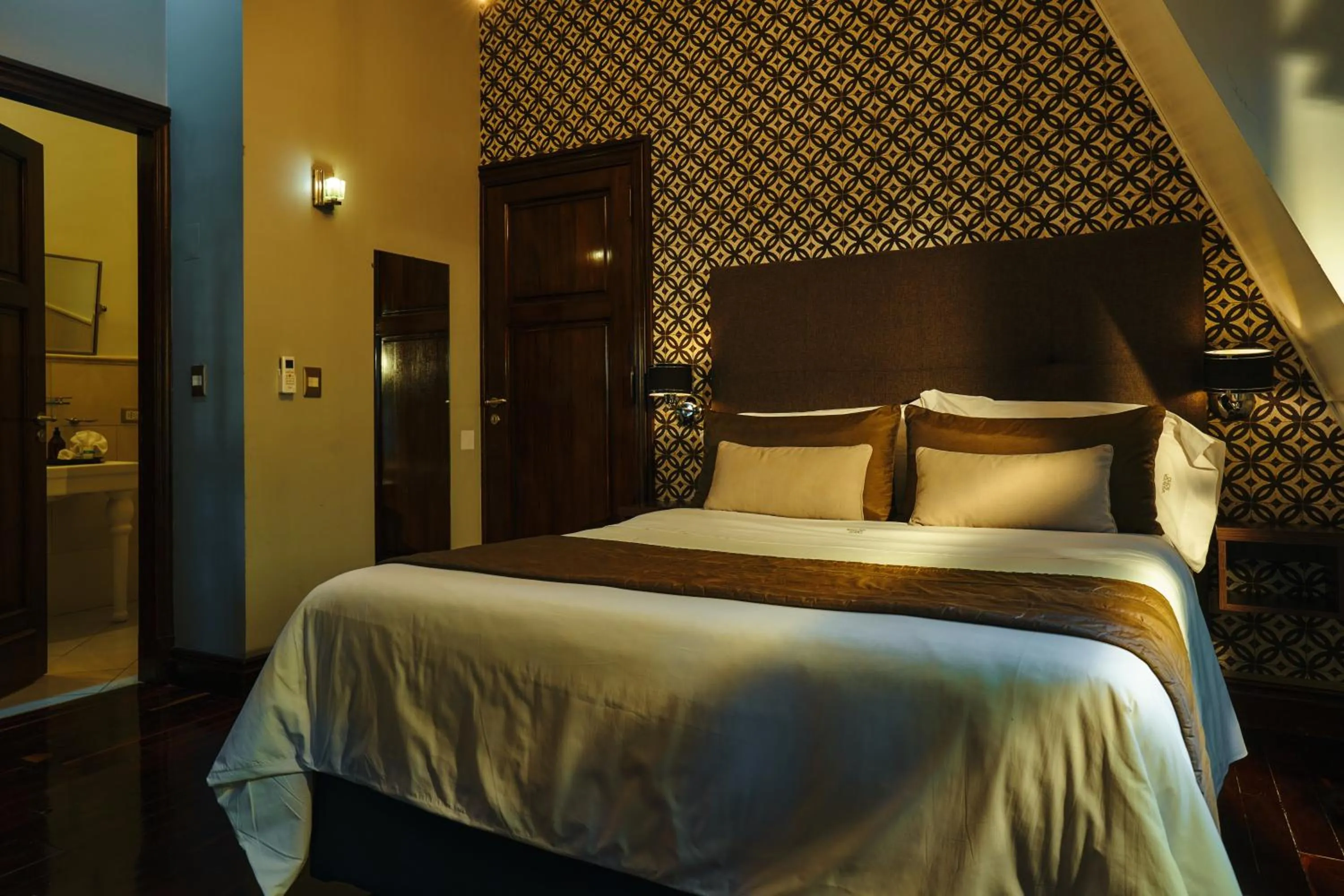 Bed in Miravida Soho Hotel & Wine Bar