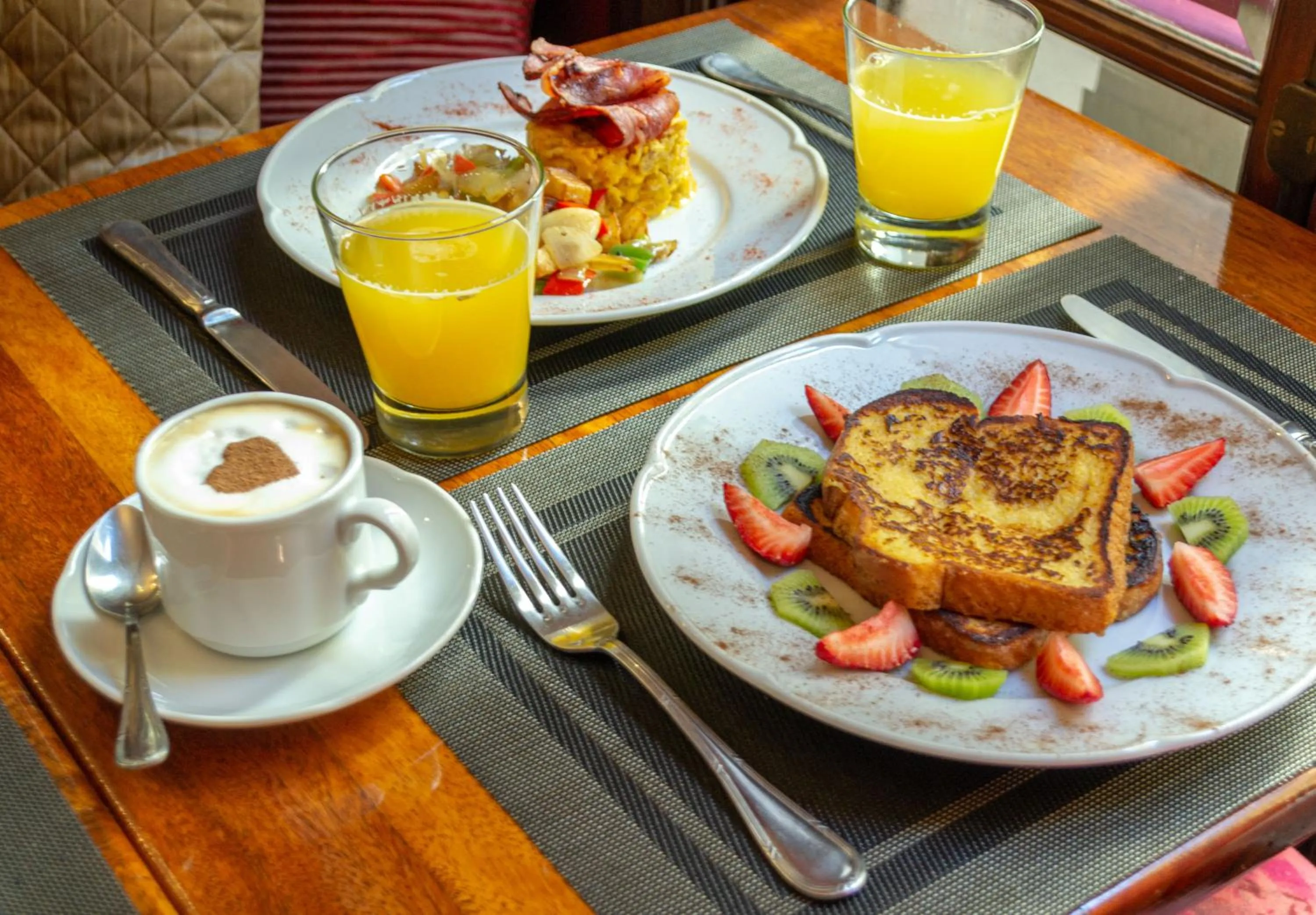 Food and drinks in Miravida Soho Hotel & Wine Bar