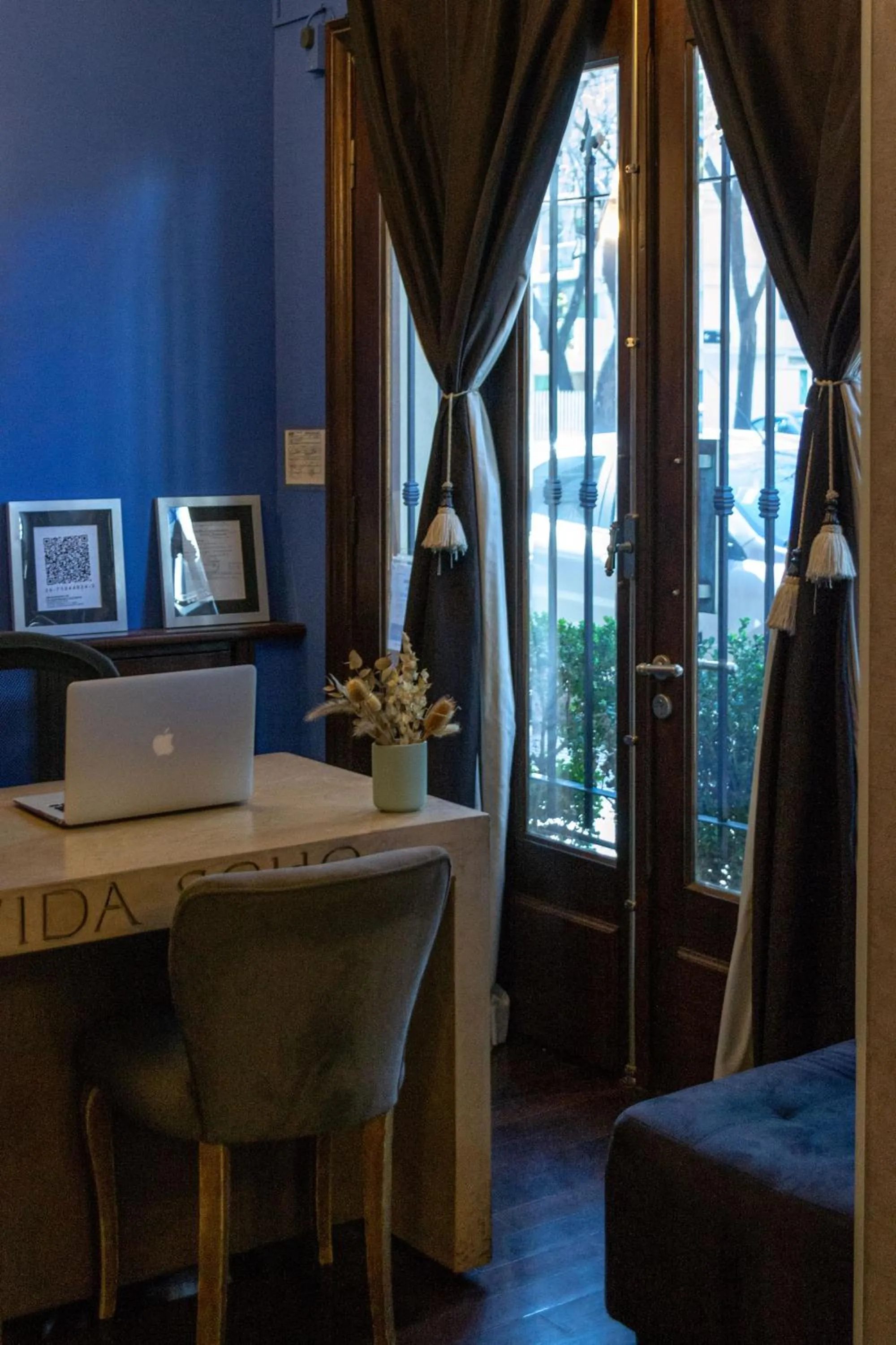 Living room in Miravida Soho Hotel & Wine Bar