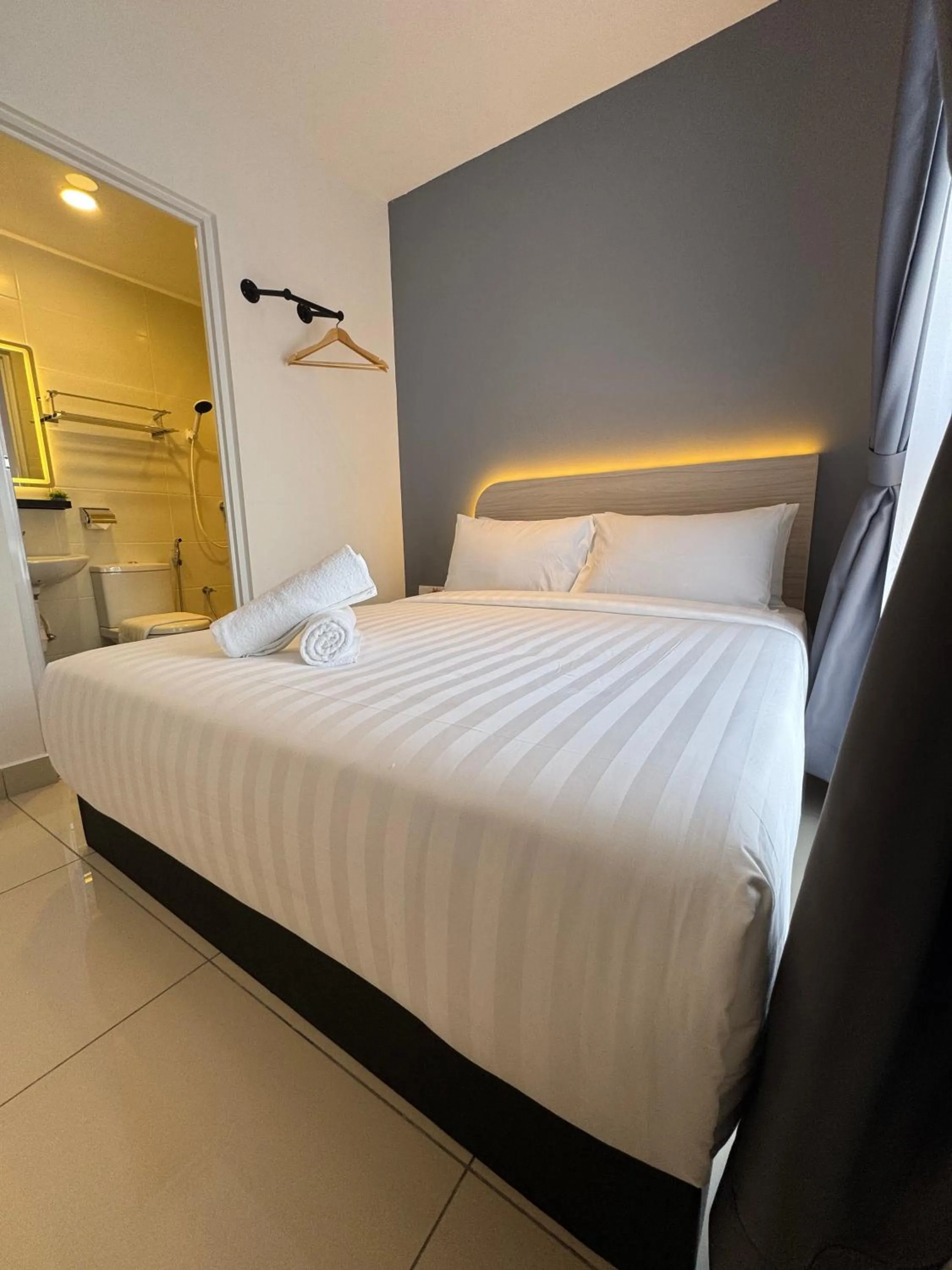 Bed in Maca Hotel by Sky Hive