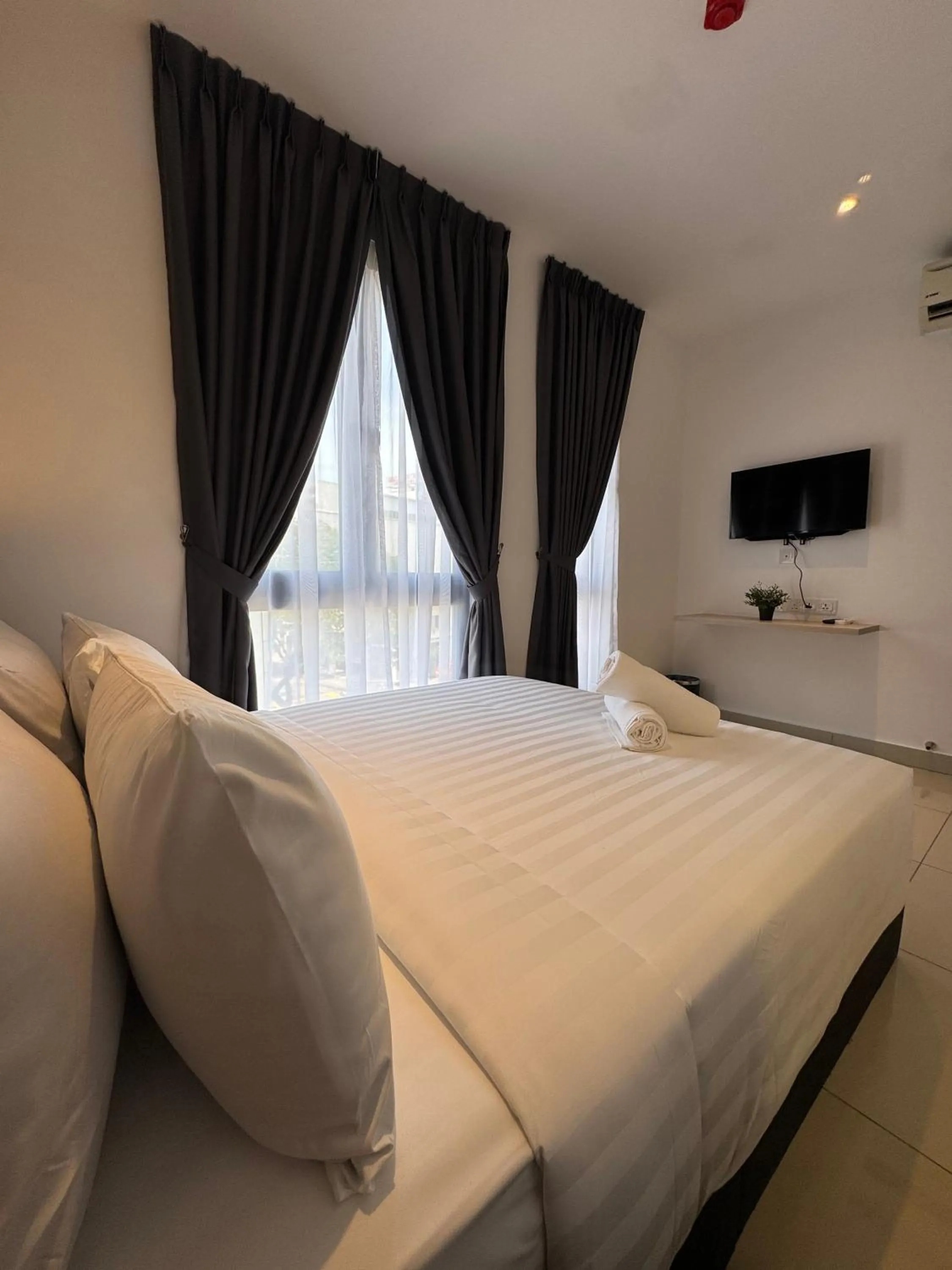 Bed in Maca Hotel by Sky Hive