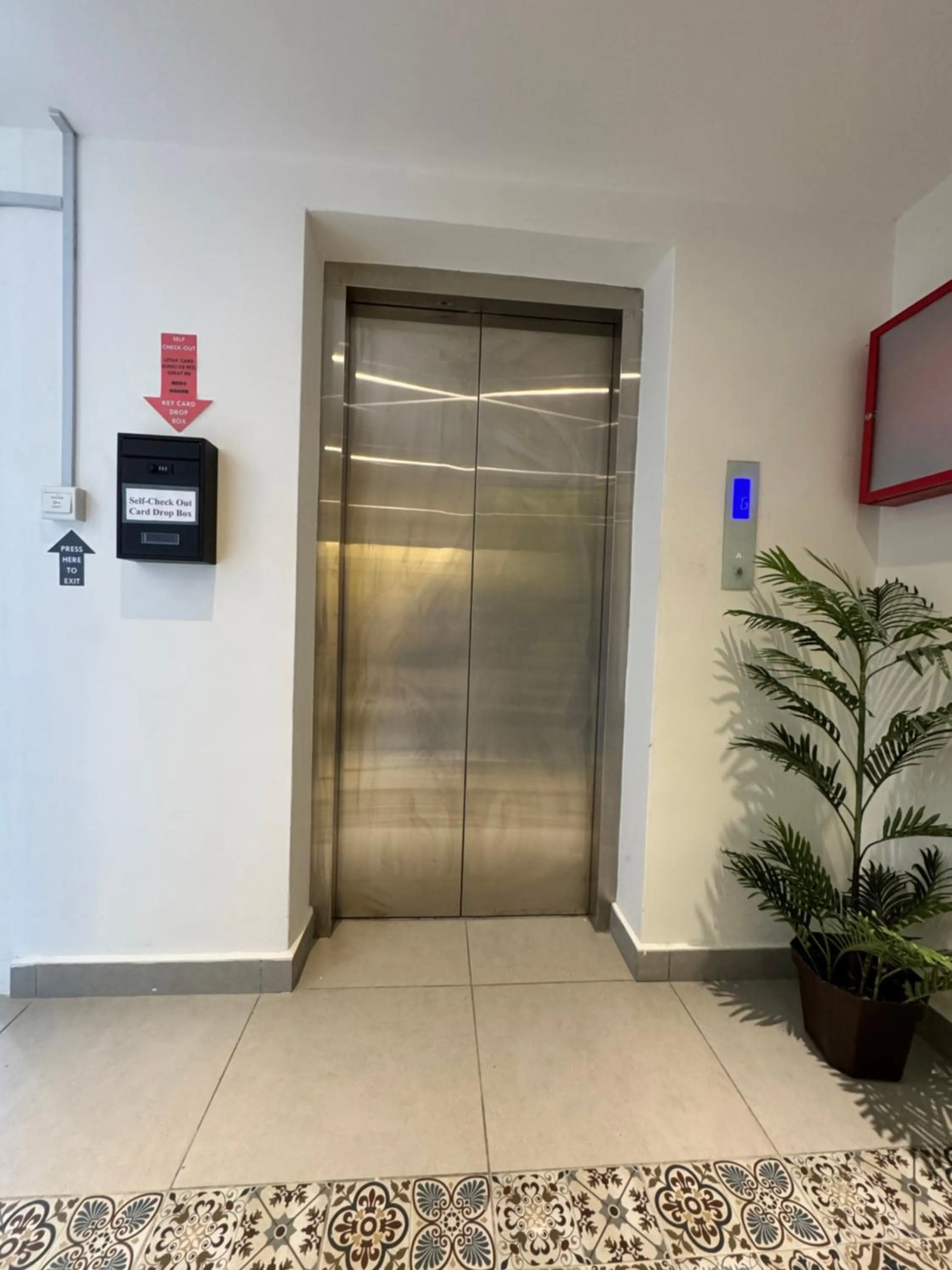 elevator in Maca Hotel by Sky Hive