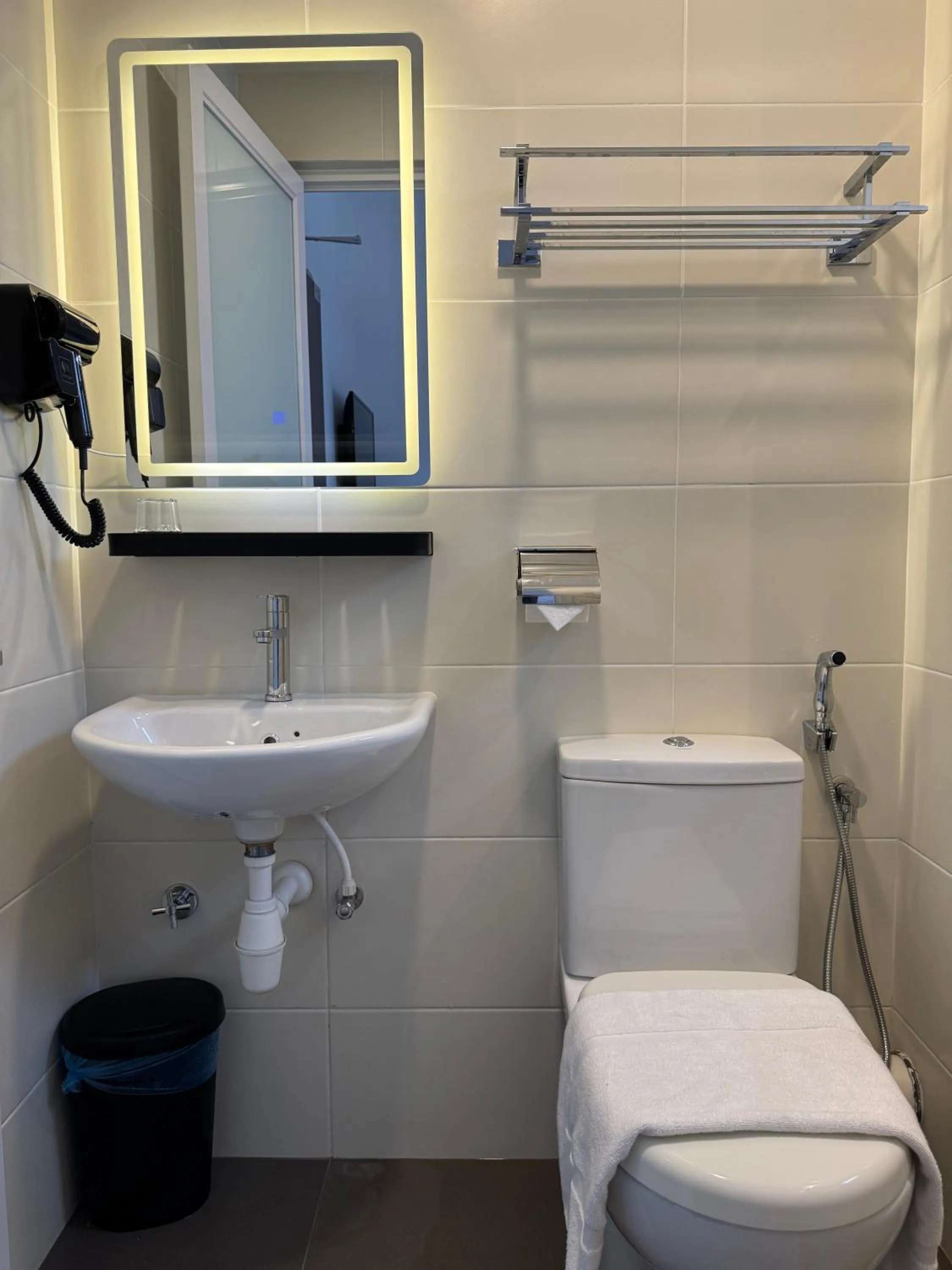 Shower in Maca Hotel by Sky Hive