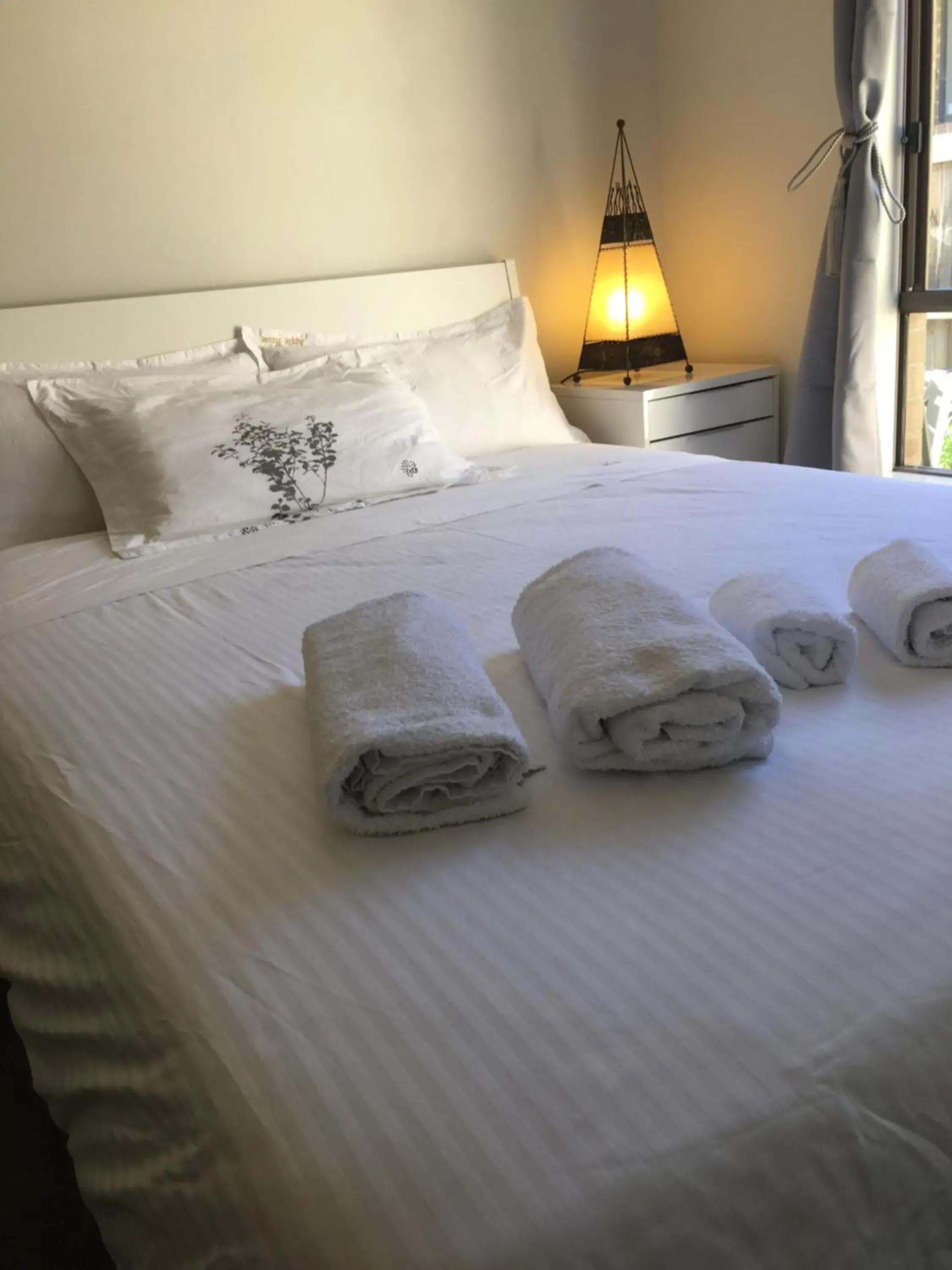 Budget Double Room with Shared Bathroom in Apple House Budget Double Room with Shared Bathroom in Apple House