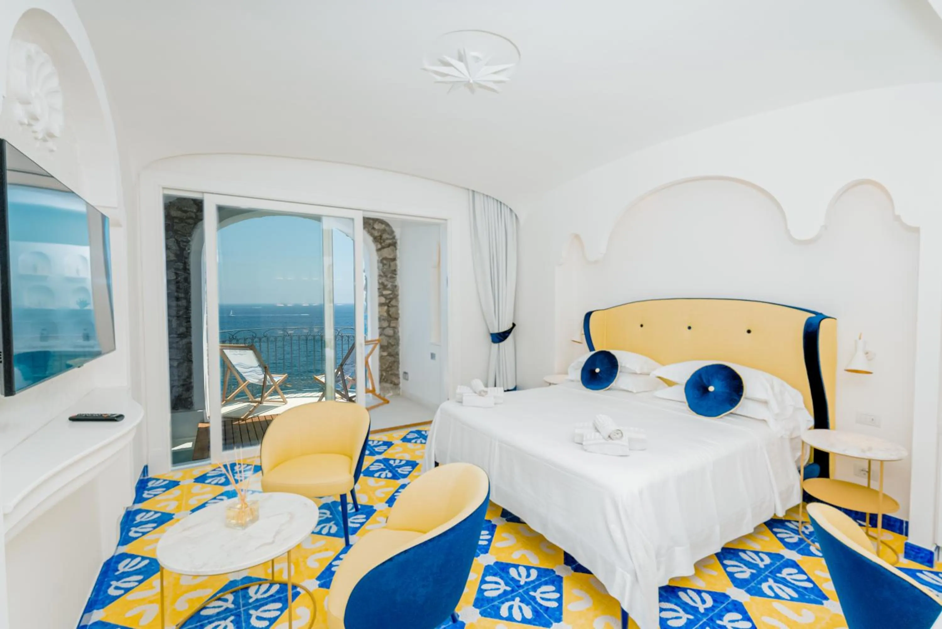 Photo of the whole room, Bed in Hotel Cetus