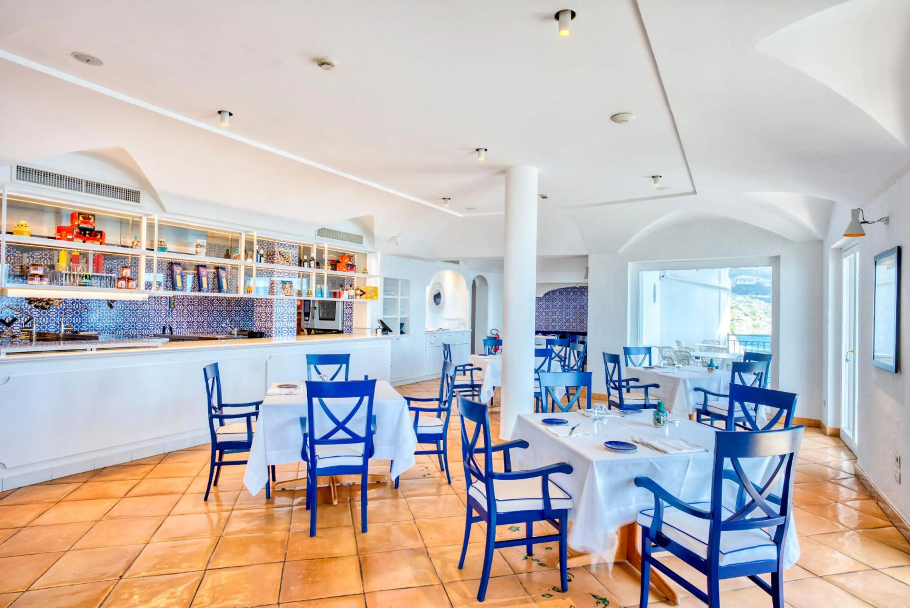 Restaurant/places to eat in Hotel Cetus