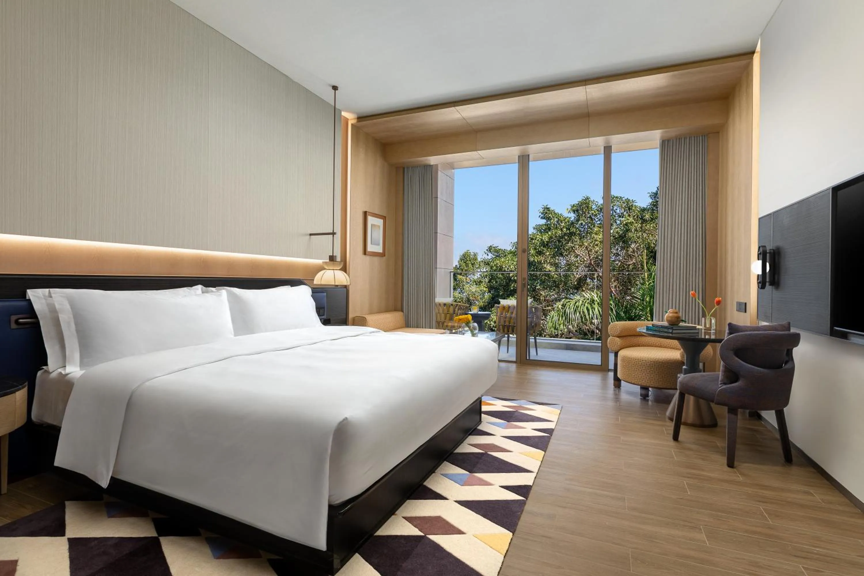 Photo of the whole room, Bed in voco Sanya Dadonghai by IHG