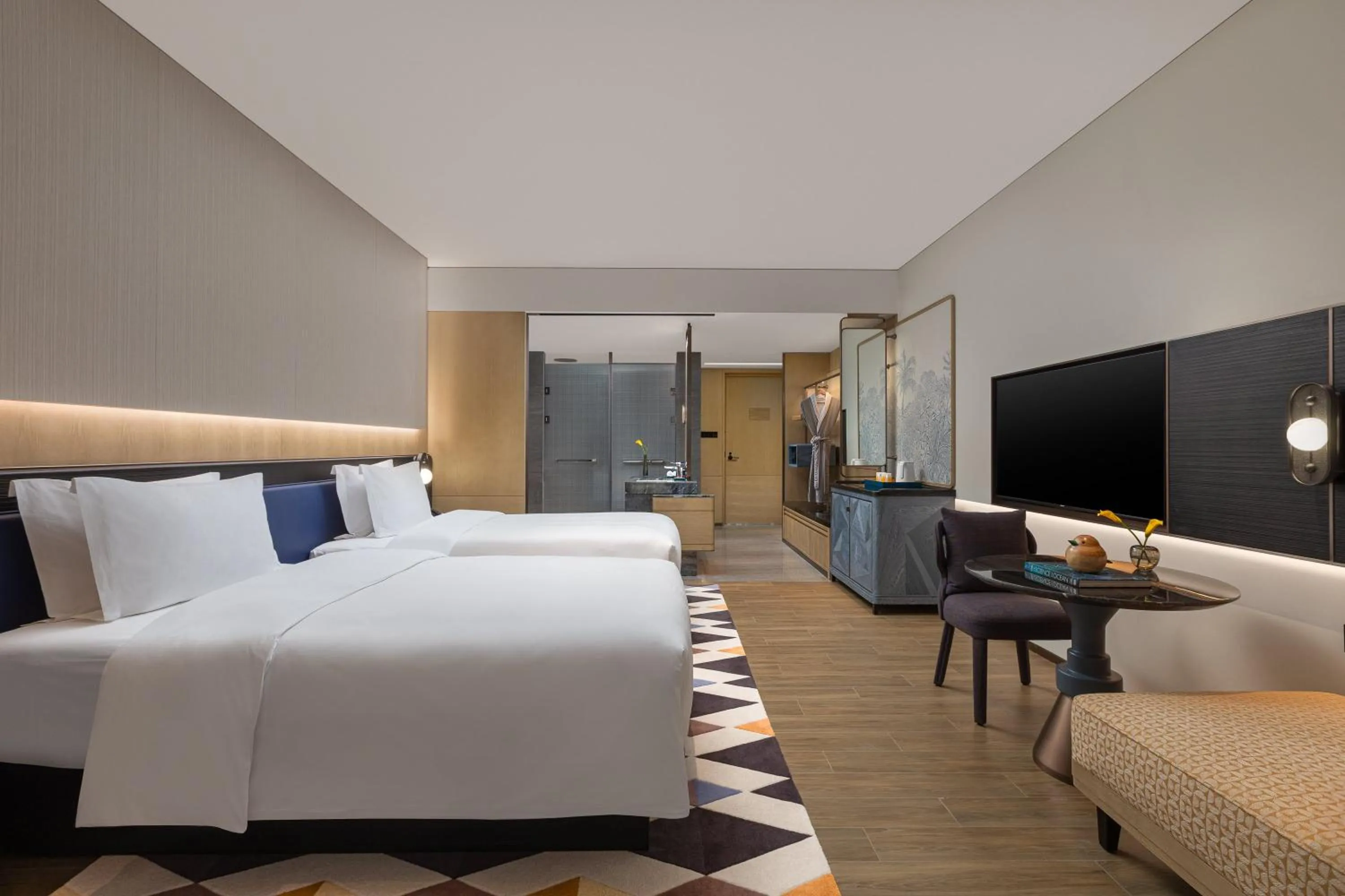 Photo of the whole room, Bed in voco Sanya Dadonghai by IHG