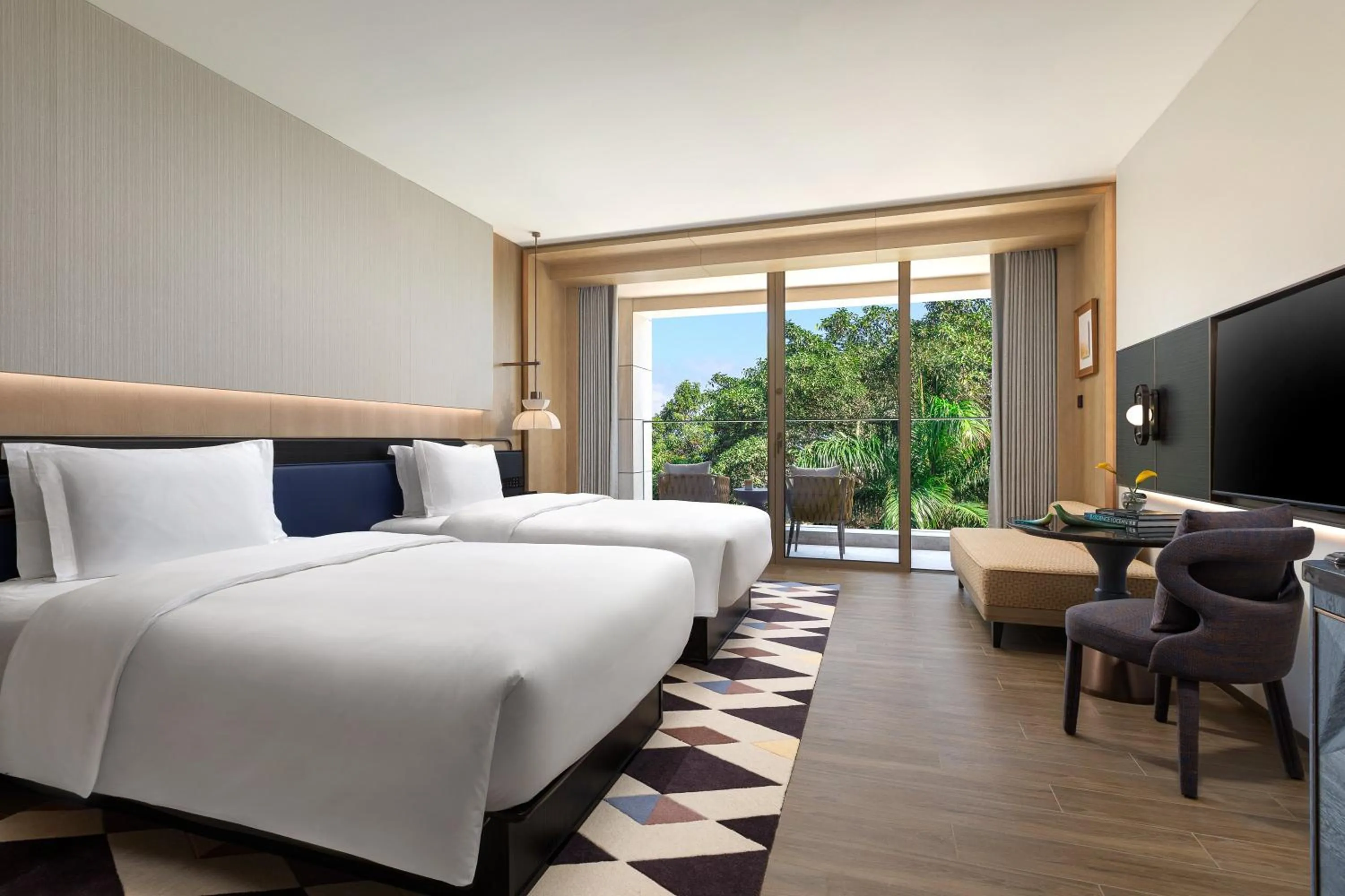 Photo of the whole room, Bed in voco Sanya Dadonghai by IHG
