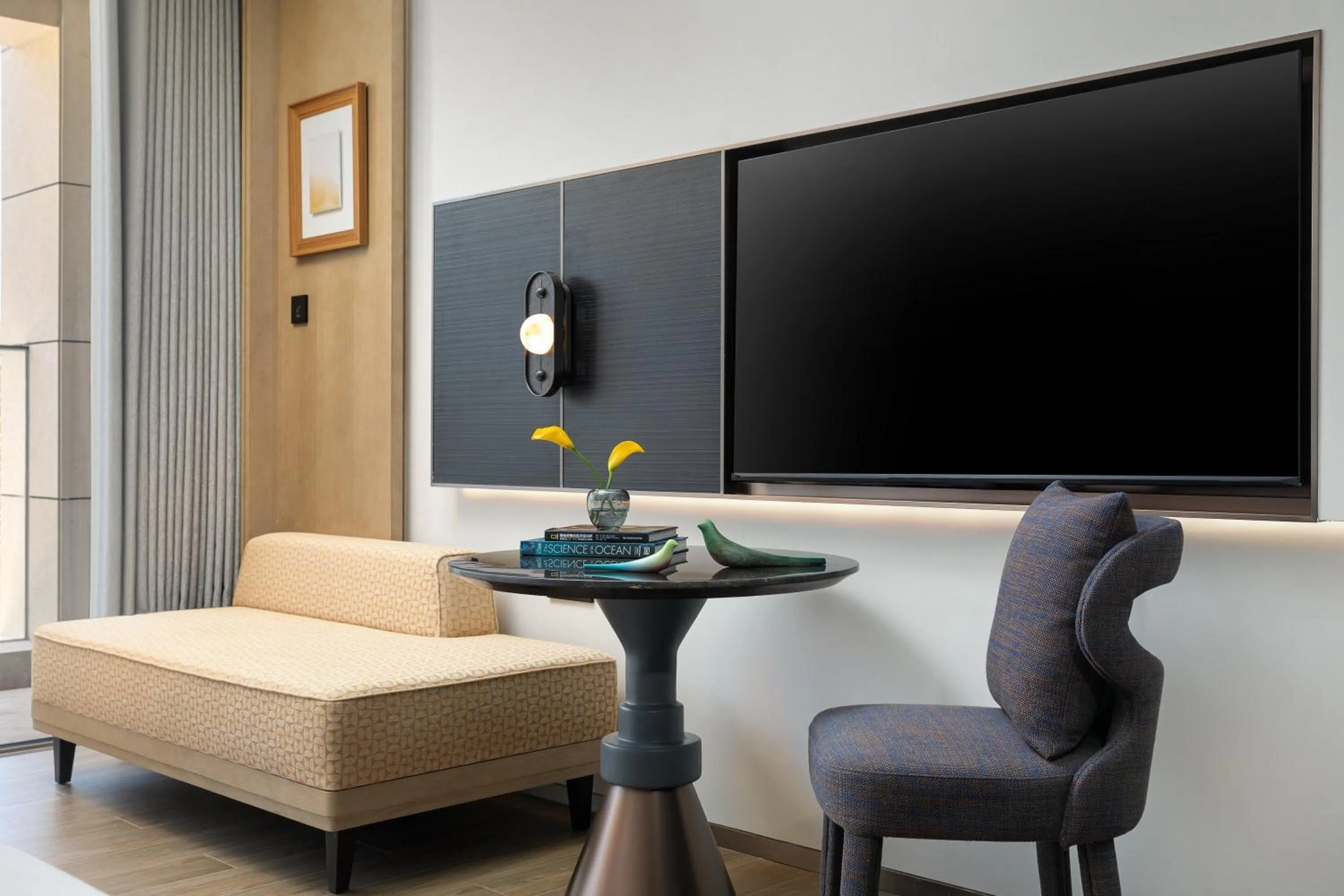 Photo of the whole room in voco Sanya Dadonghai by IHG