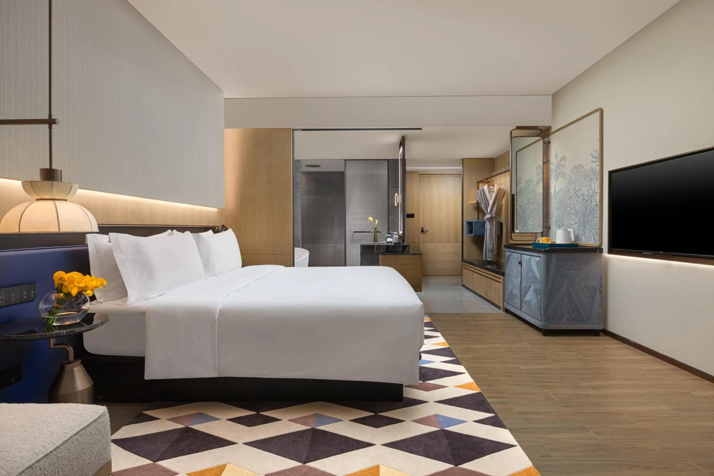 Photo of the whole room, Bed in voco Sanya Dadonghai by IHG