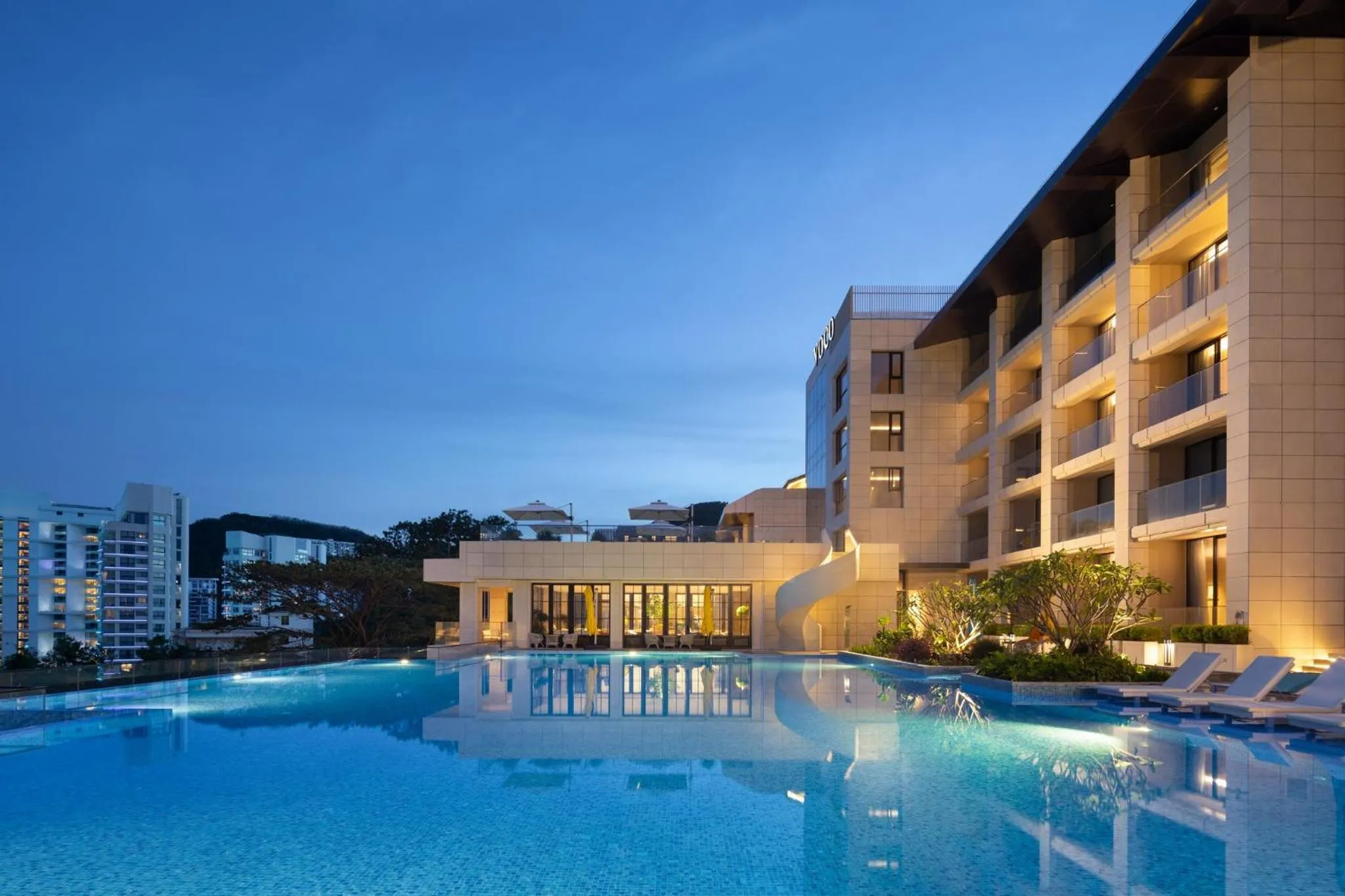 Swimming pool in voco Sanya Dadonghai by IHG