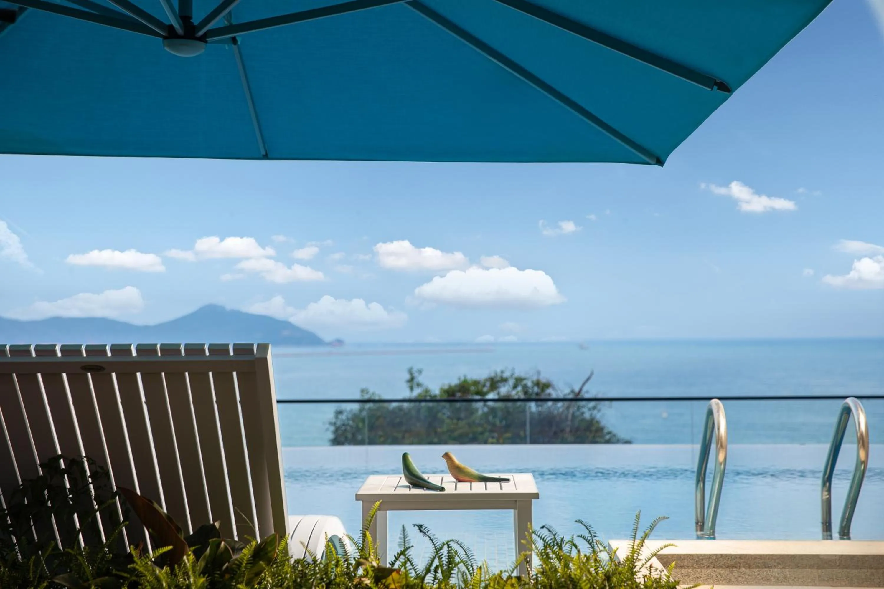 Swimming pool in voco Sanya Dadonghai by IHG