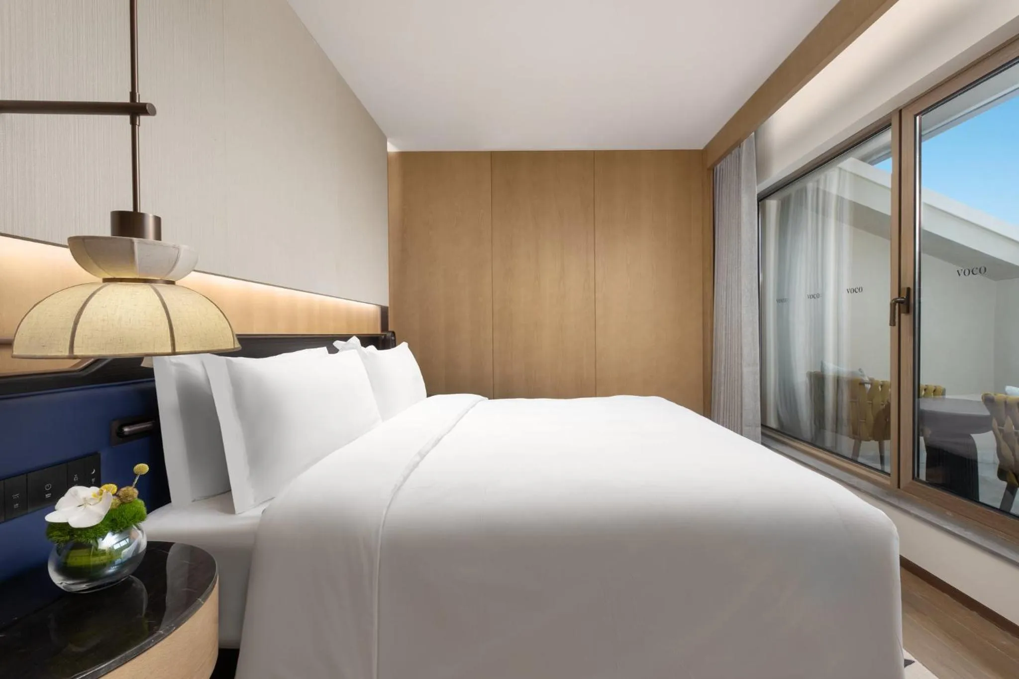 Photo of the whole room, Bed in voco Sanya Dadonghai by IHG