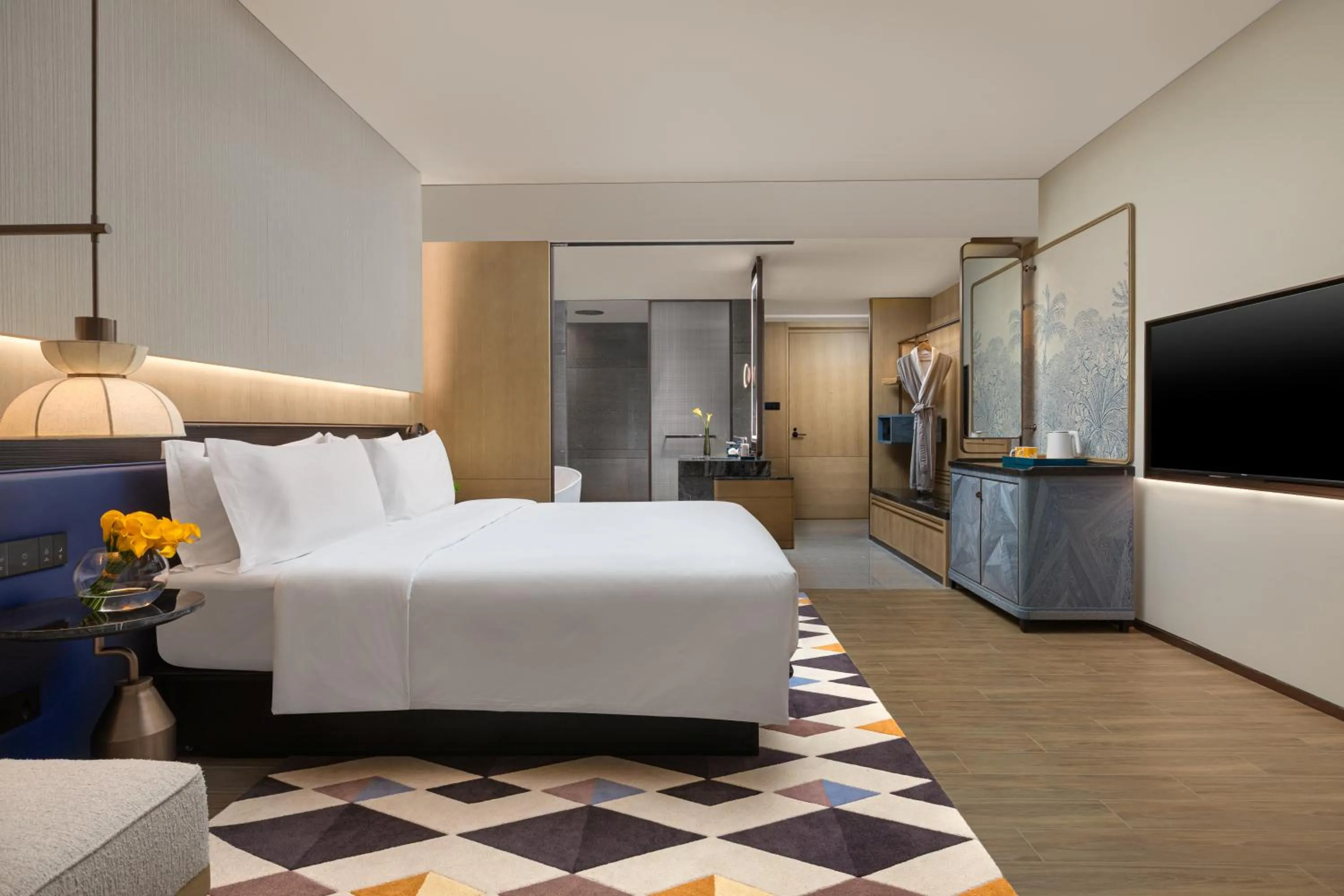 Photo of the whole room, Bed in voco Sanya Dadonghai by IHG