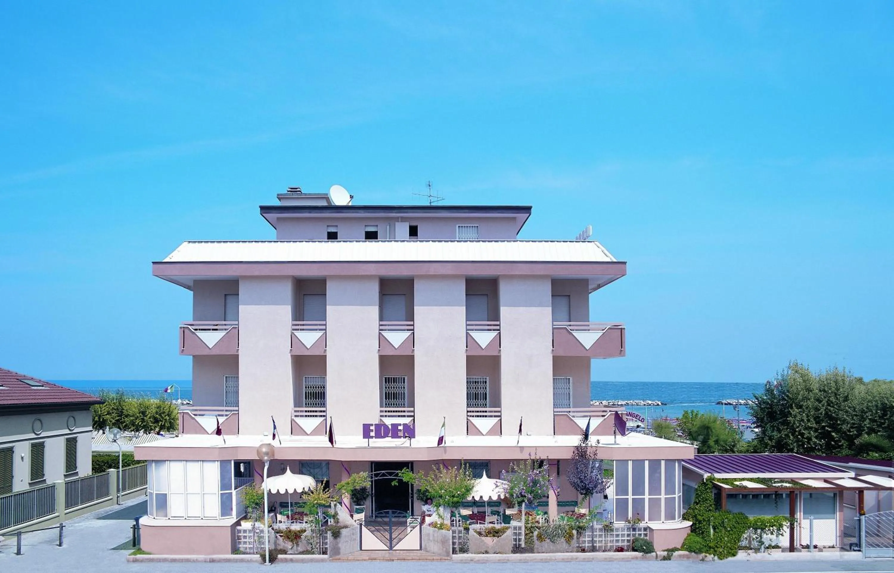 Facade/entrance in Hotel Eden