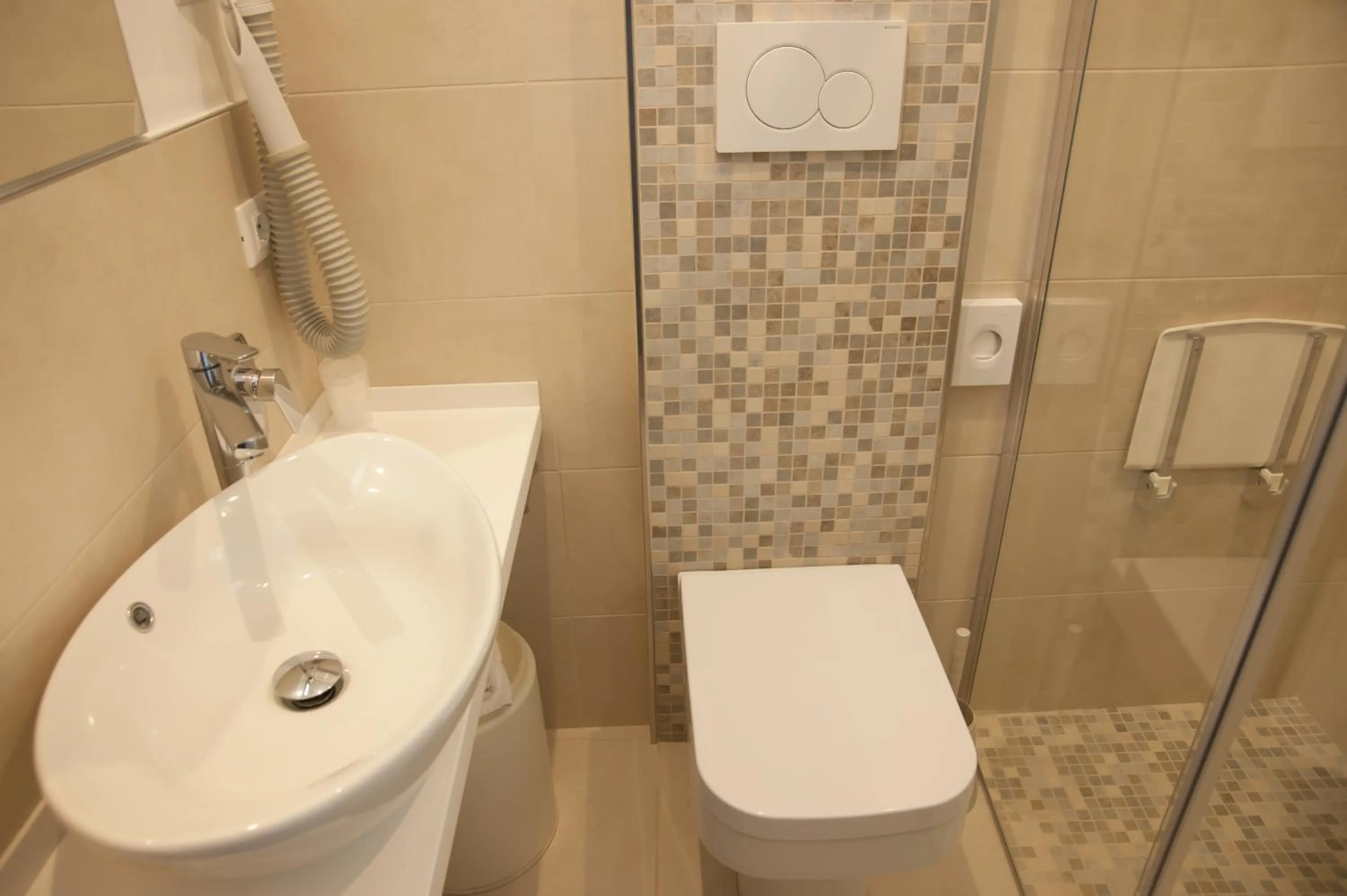 Shower in Hotel Eden