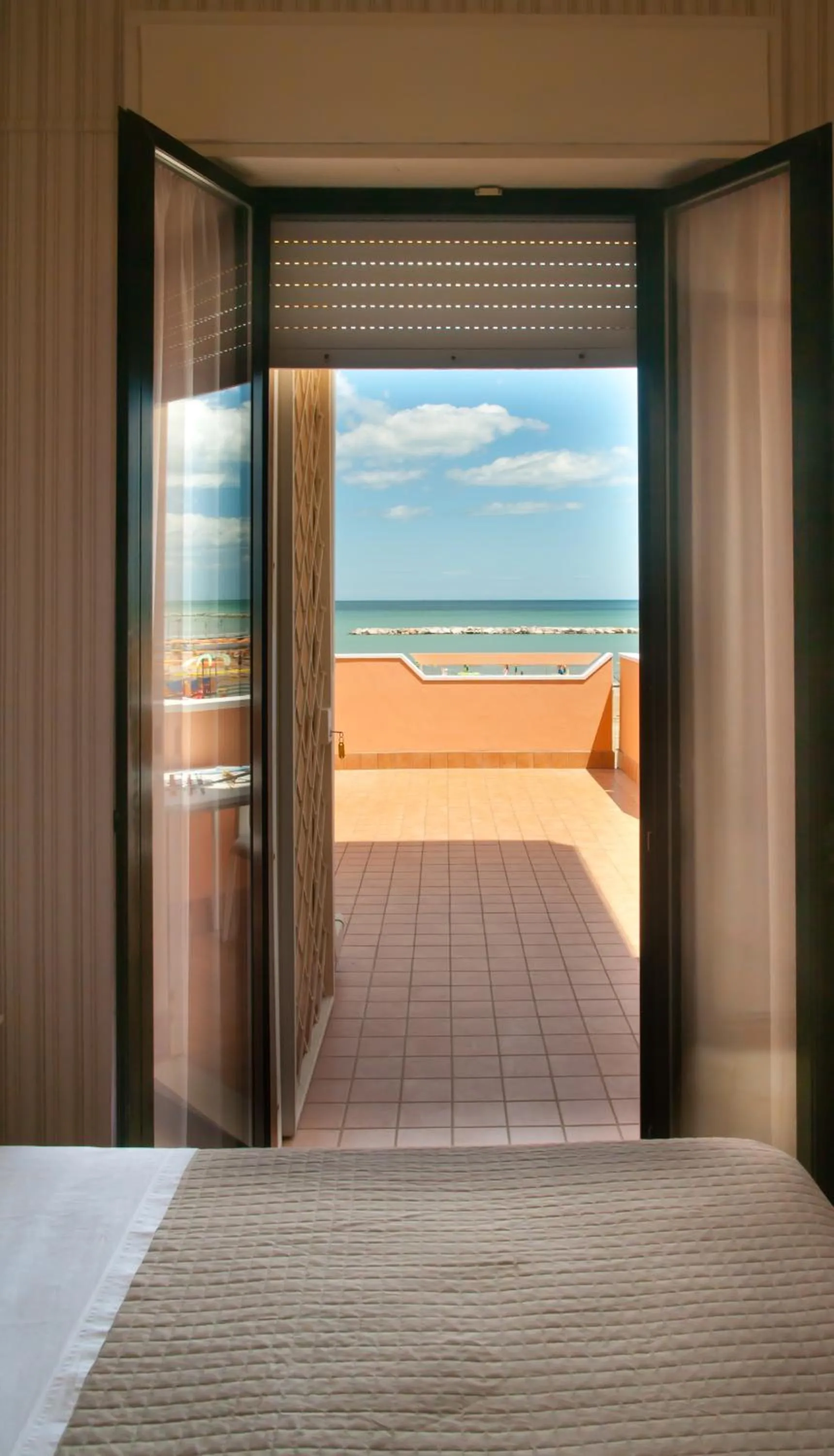 Balcony/Terrace, Bed in Hotel Eden