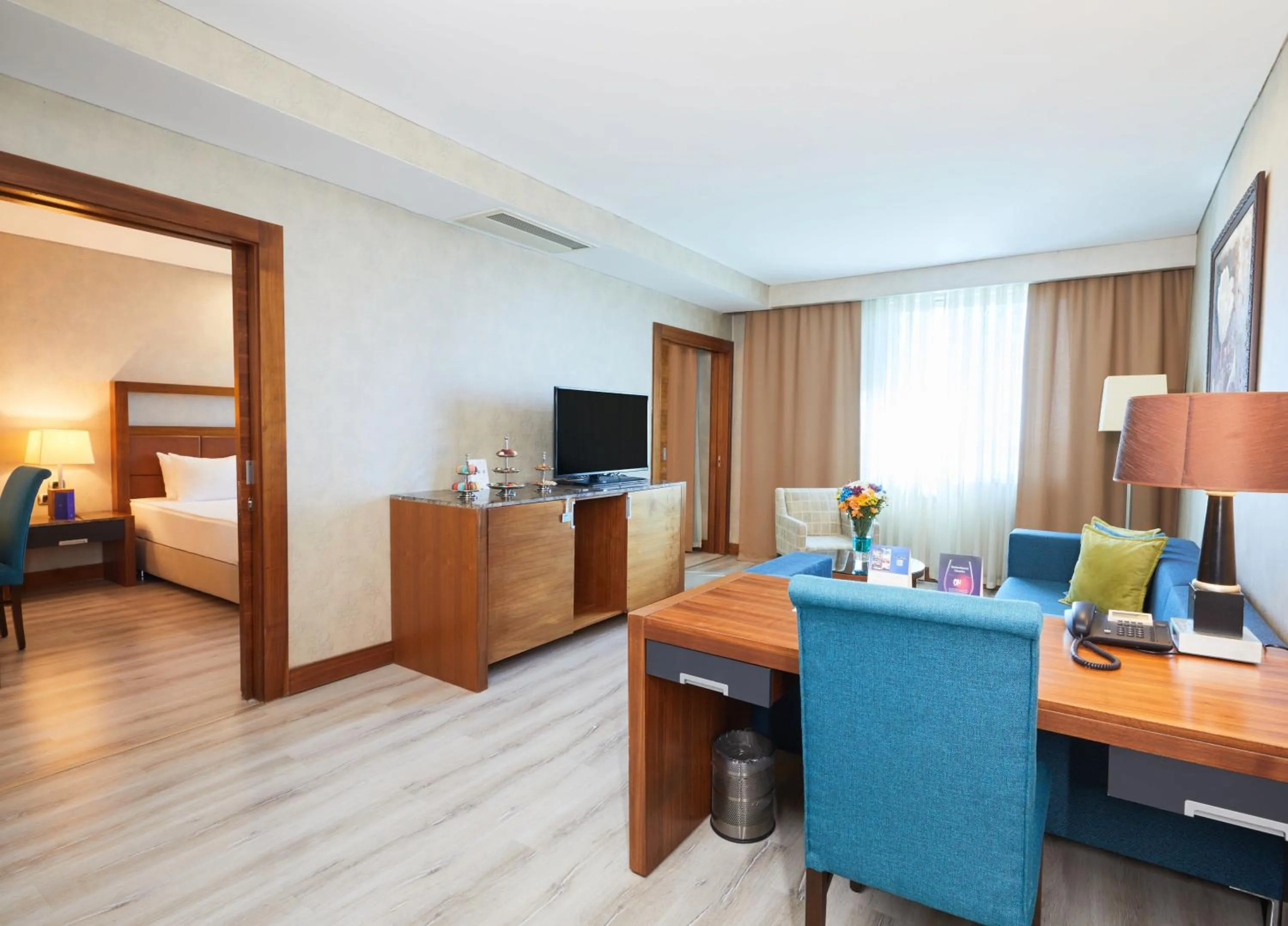 Living room, Bed in Dedeman Konya Hotel Convention Center