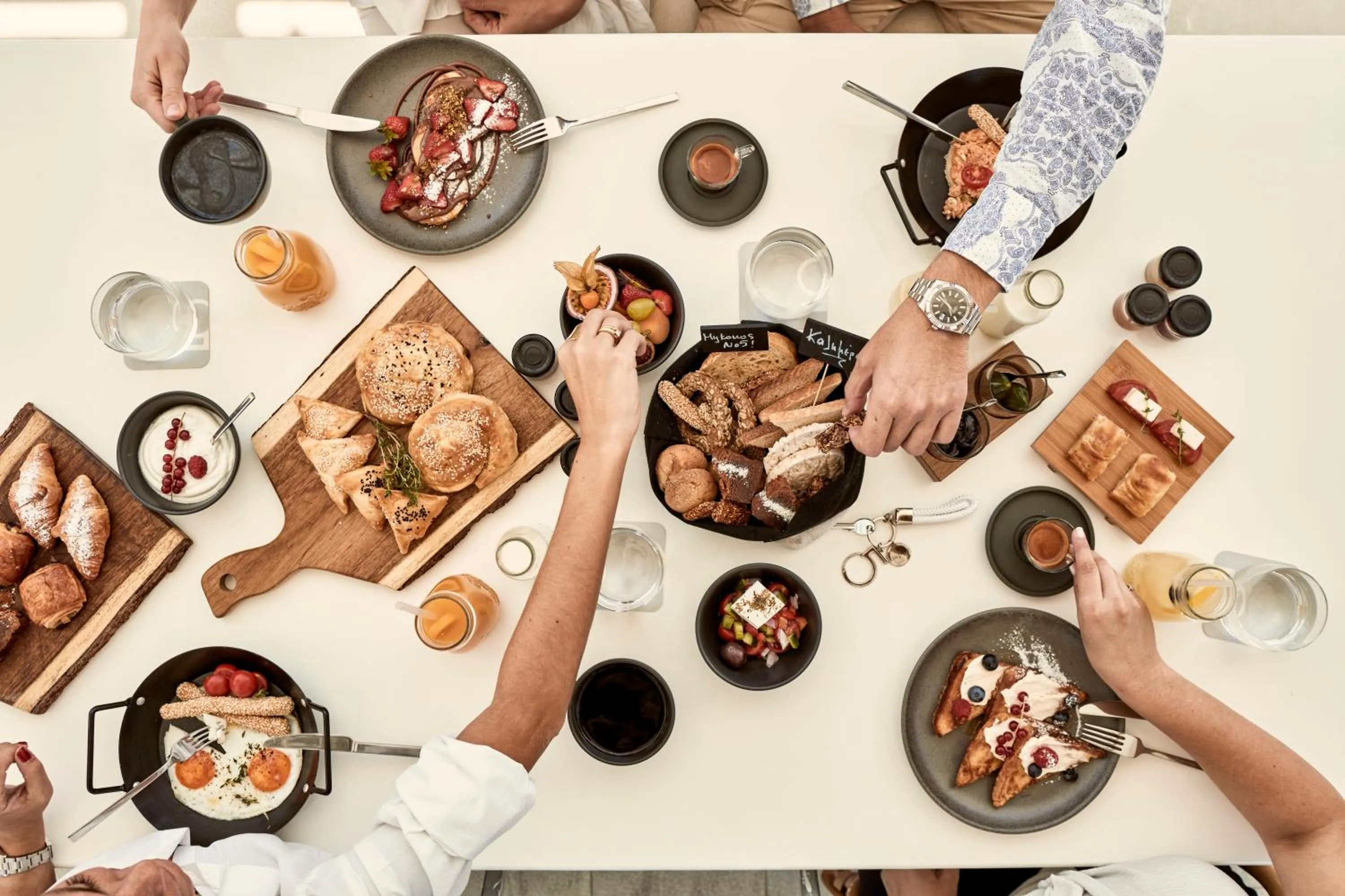 Restaurant/places to eat in Mykonos No5 Luxury Suites & Villas