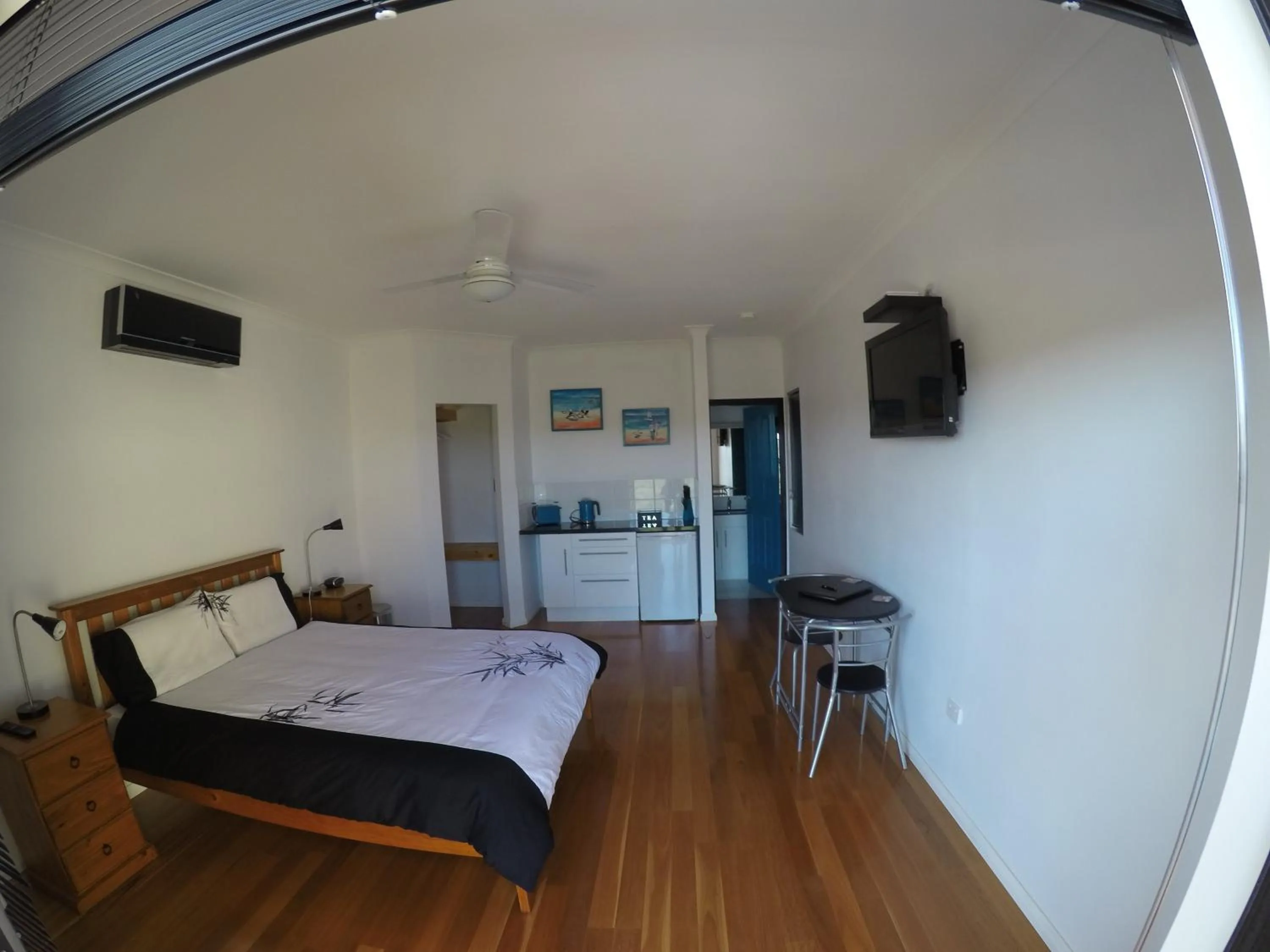 Photo of the whole room, Bed in On the Deck @ Shark Bay