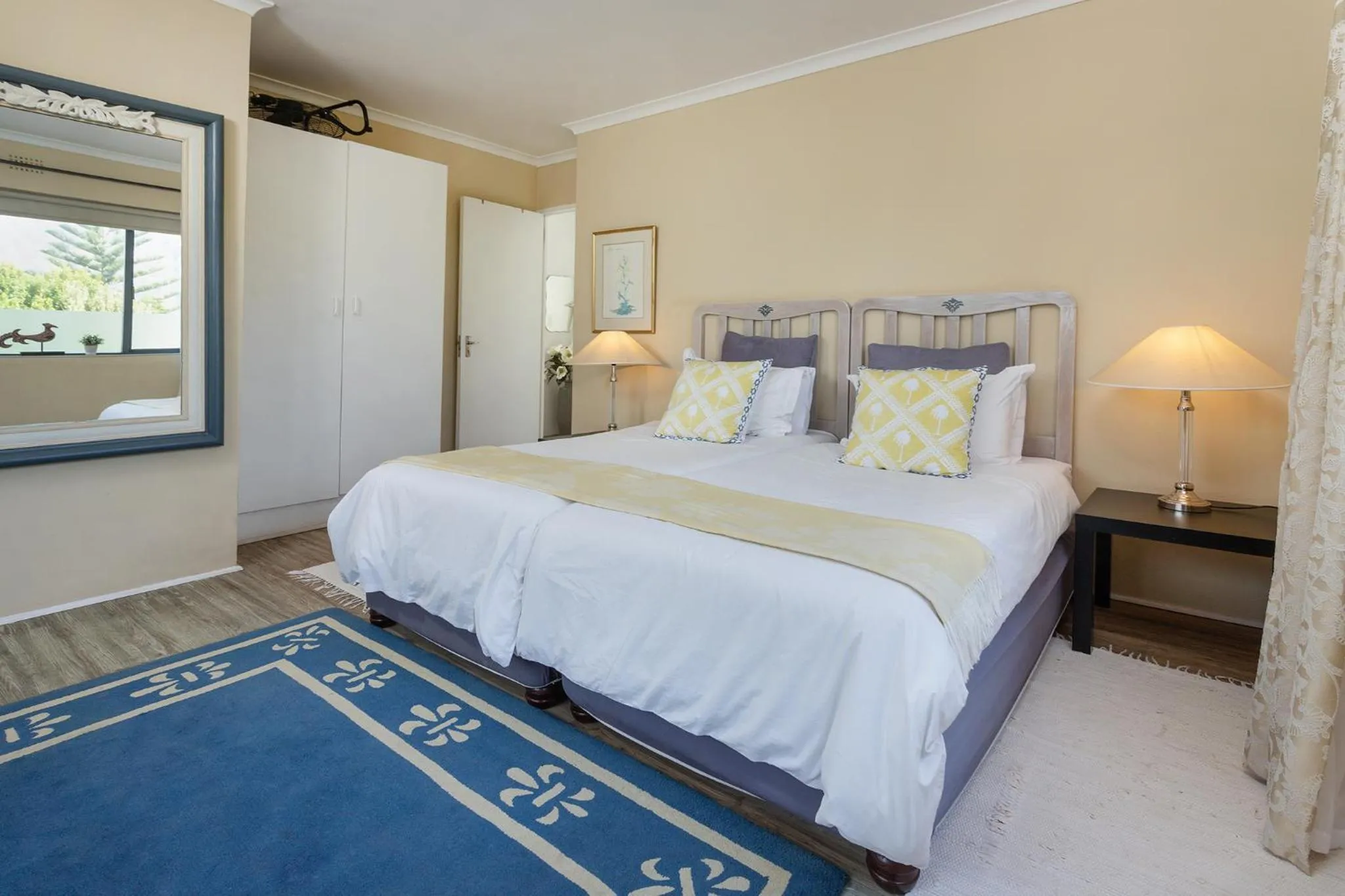 Photo of the whole room in Walker Bay Manor Mansion PTY