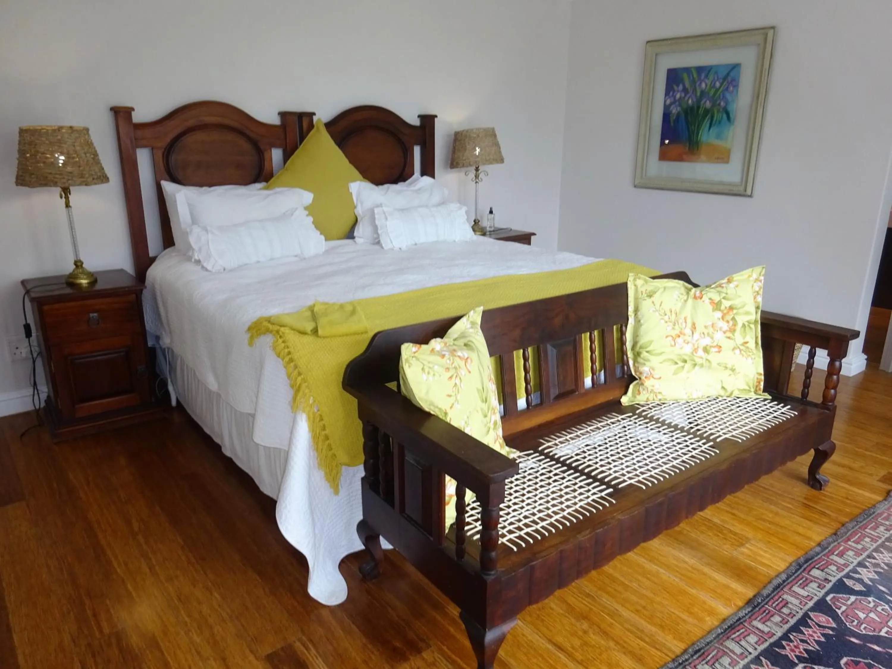 Bed in Walker Bay Manor Mansion PTY