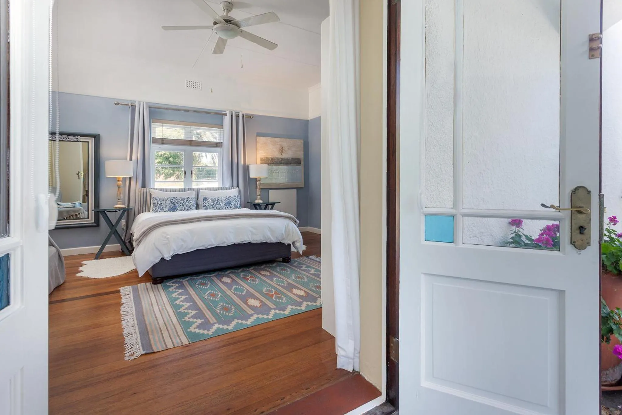 Photo of the whole room in Walker Bay Manor Mansion PTY