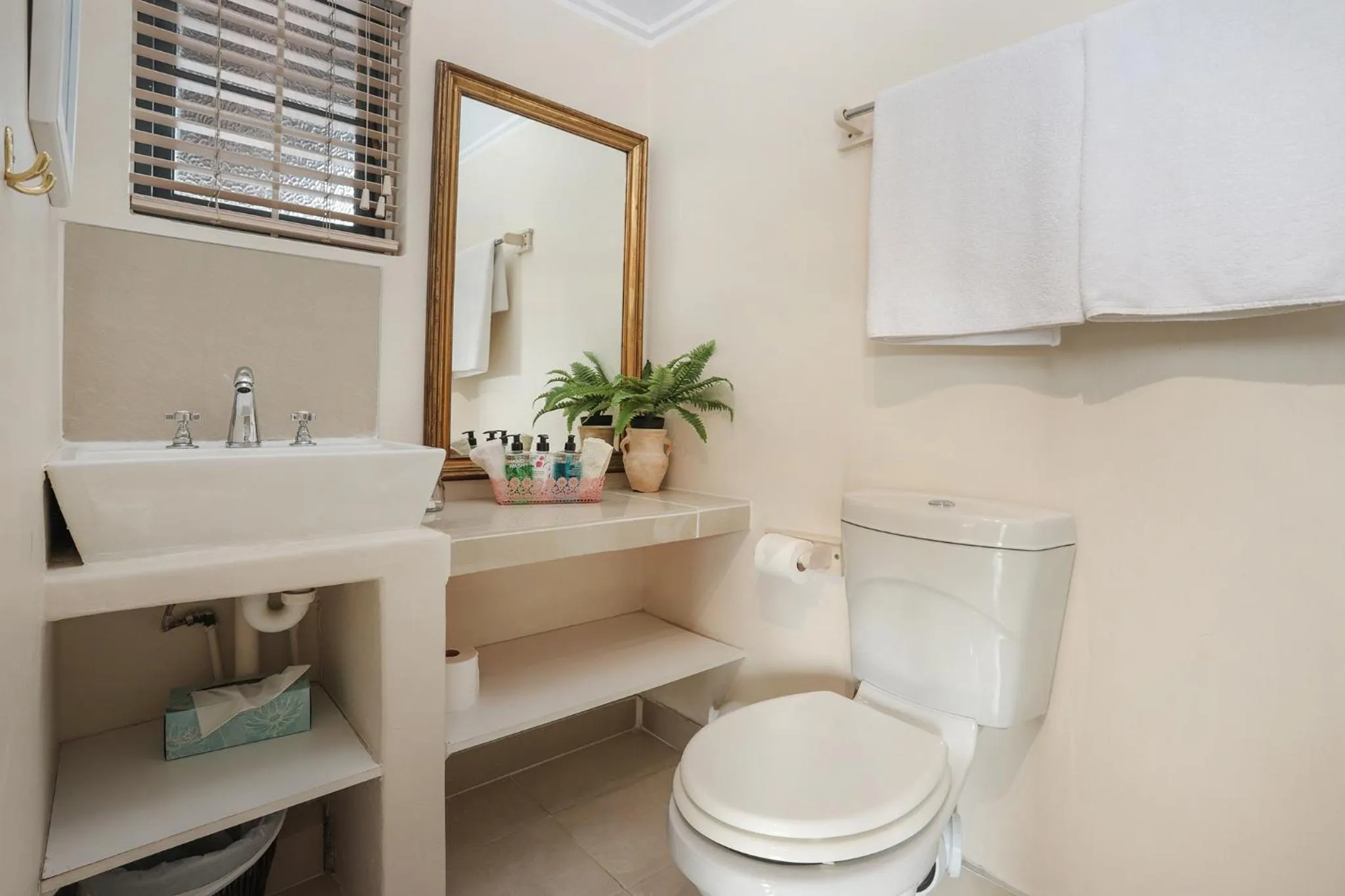 Bathroom in Walker Bay Manor Mansion PTY