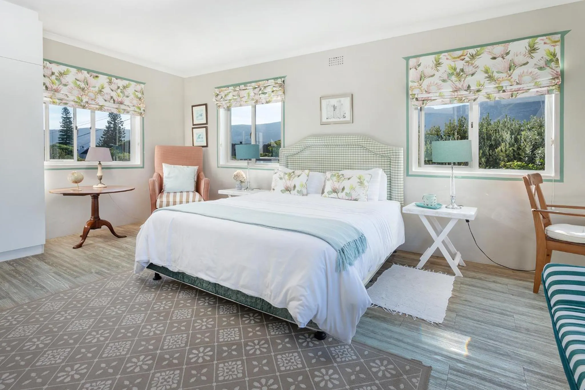 Bed in Walker Bay Manor Mansion PTY