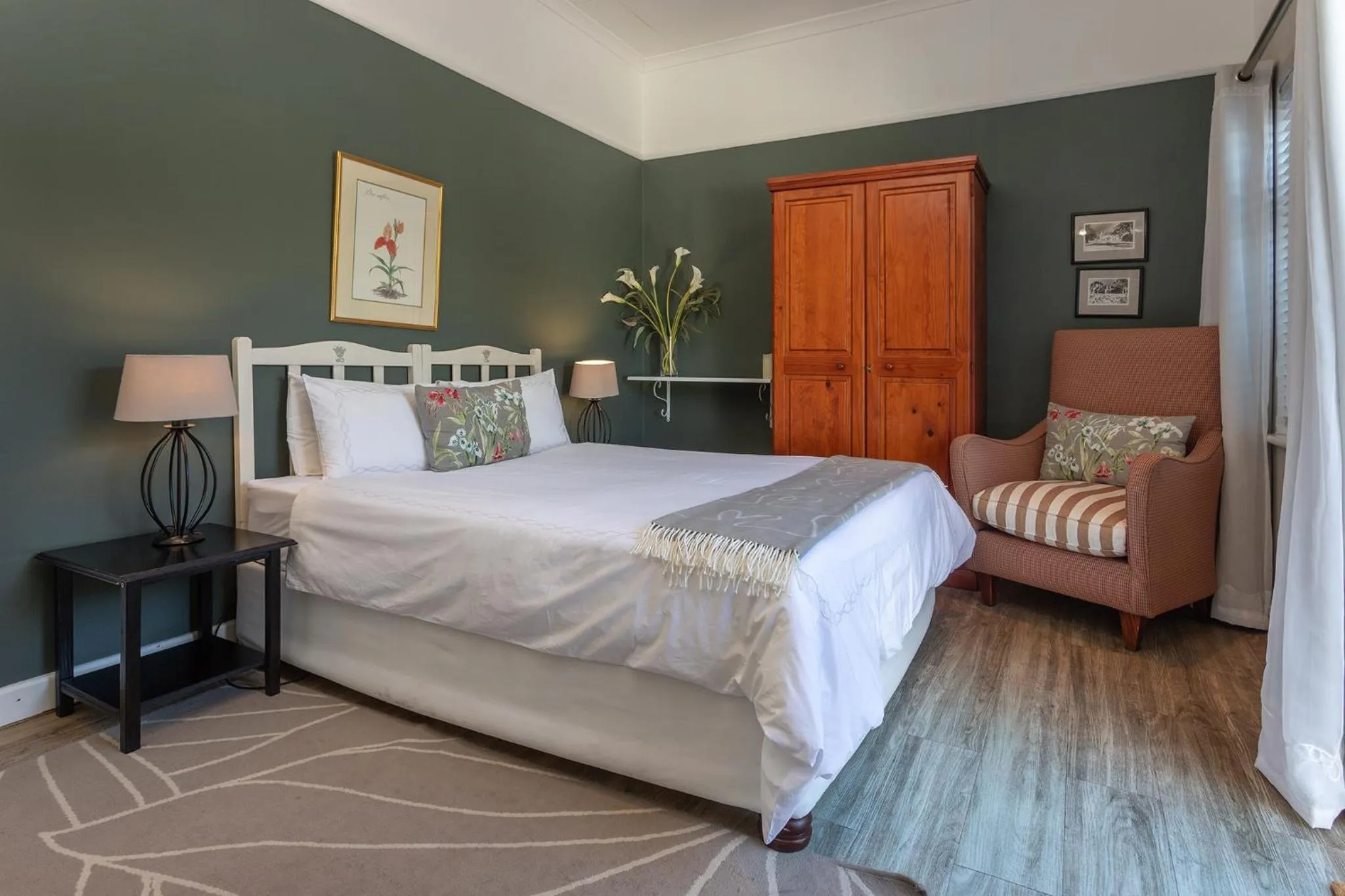 Bed in Walker Bay Manor Mansion PTY