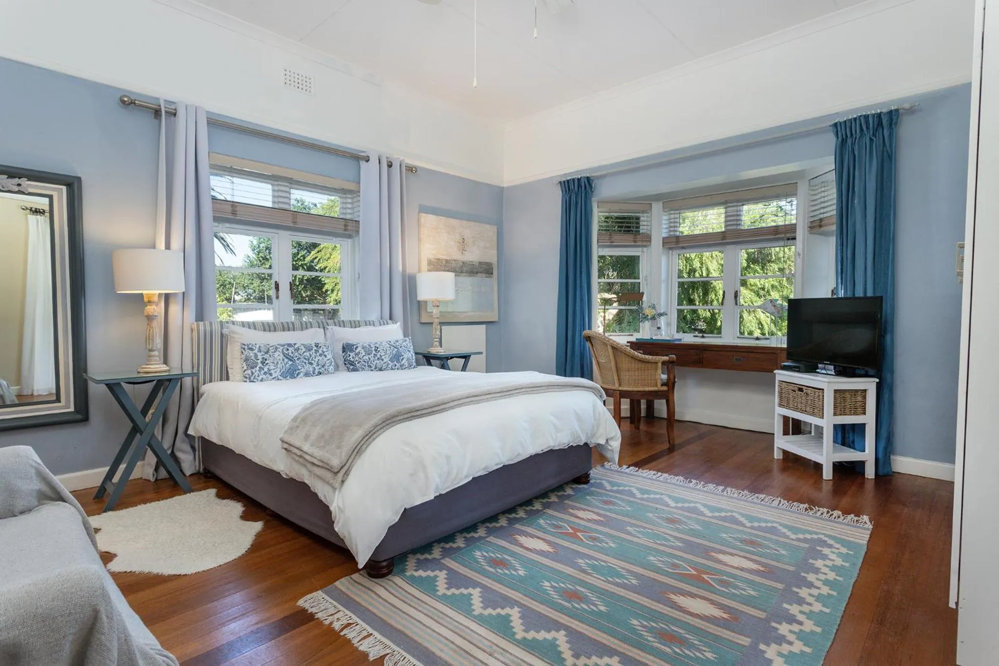 Photo of the whole room in Walker Bay Manor Mansion PTY