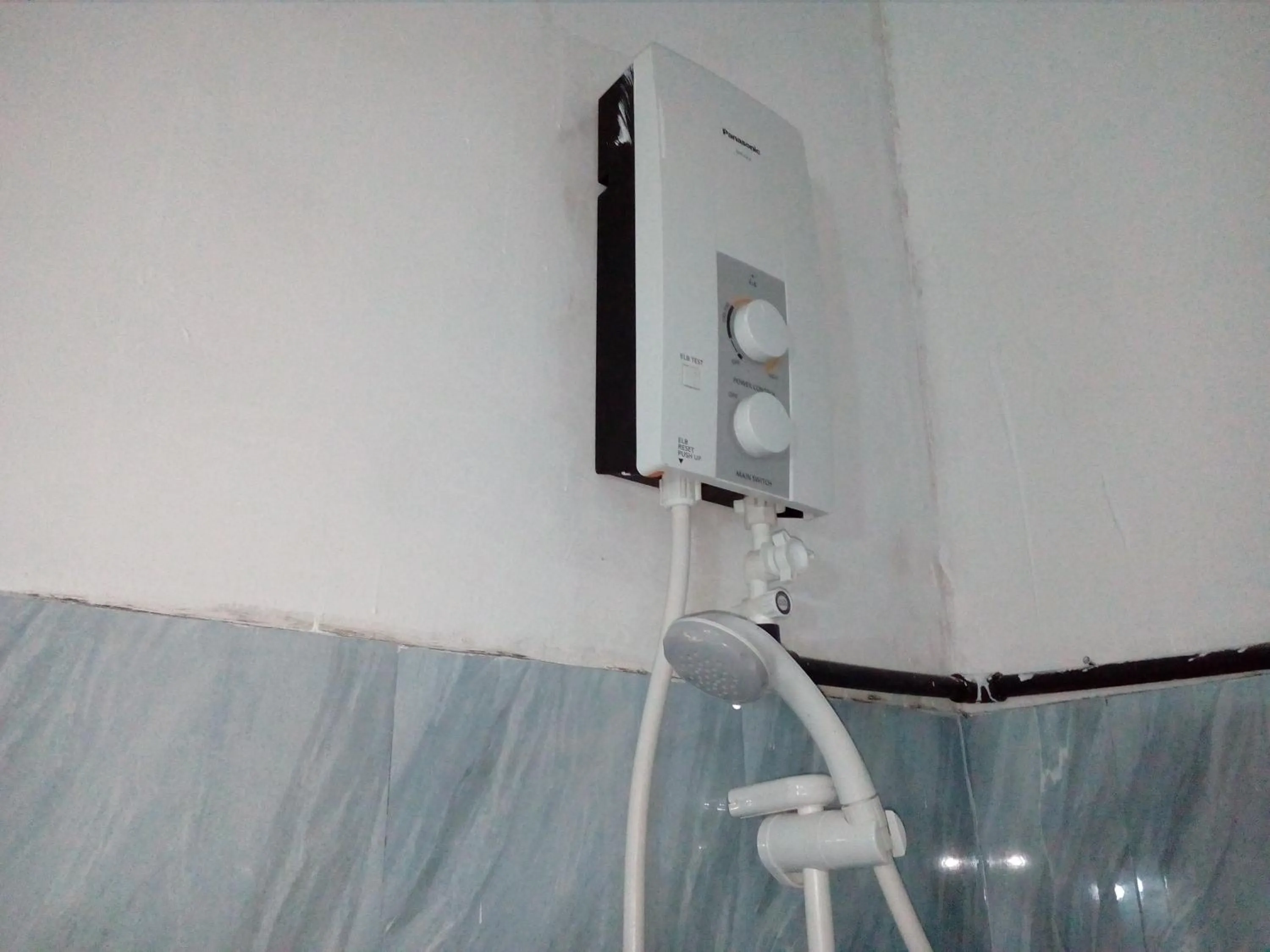 Shower in House Of Esanya