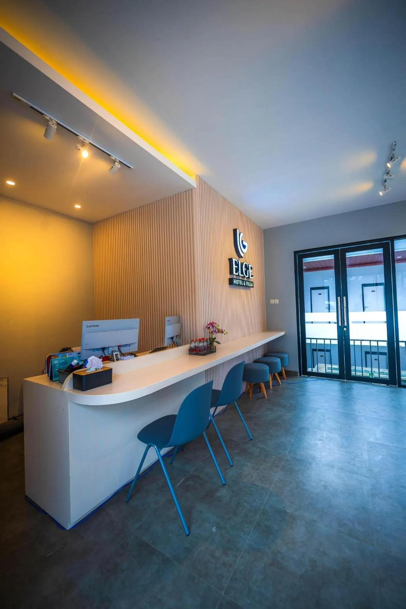 Lobby or reception in Elge Hotel and Villa Sarangan