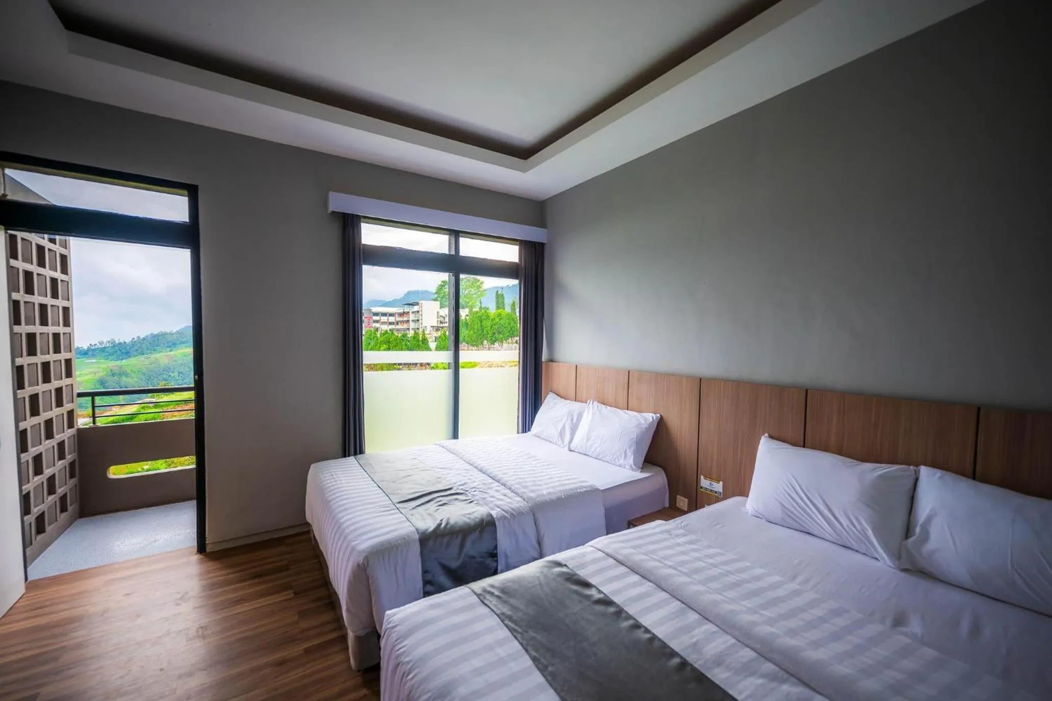 Bedroom, Bed in Elge Hotel and Villa Sarangan