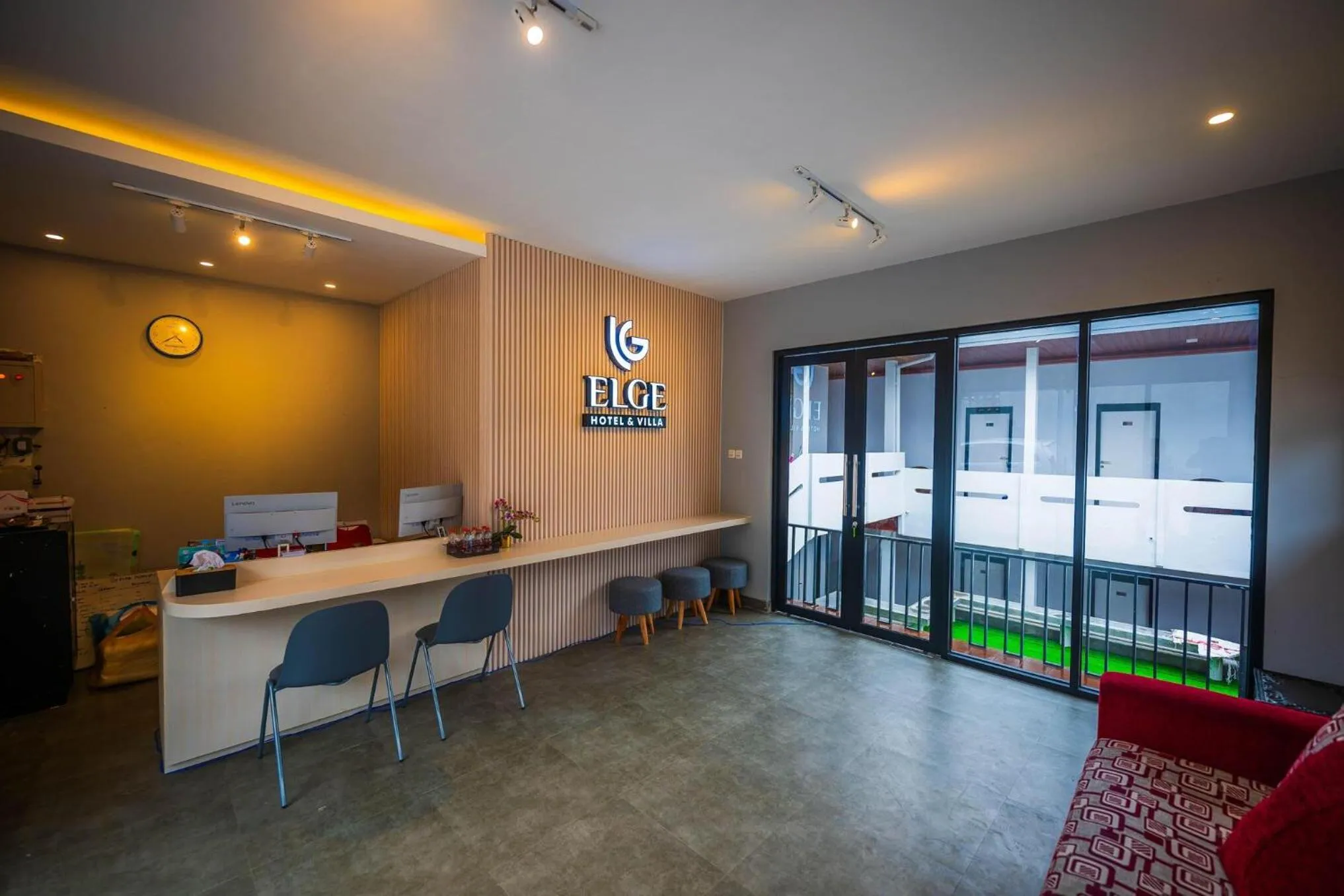 Lobby or reception in Elge Hotel and Villa Sarangan