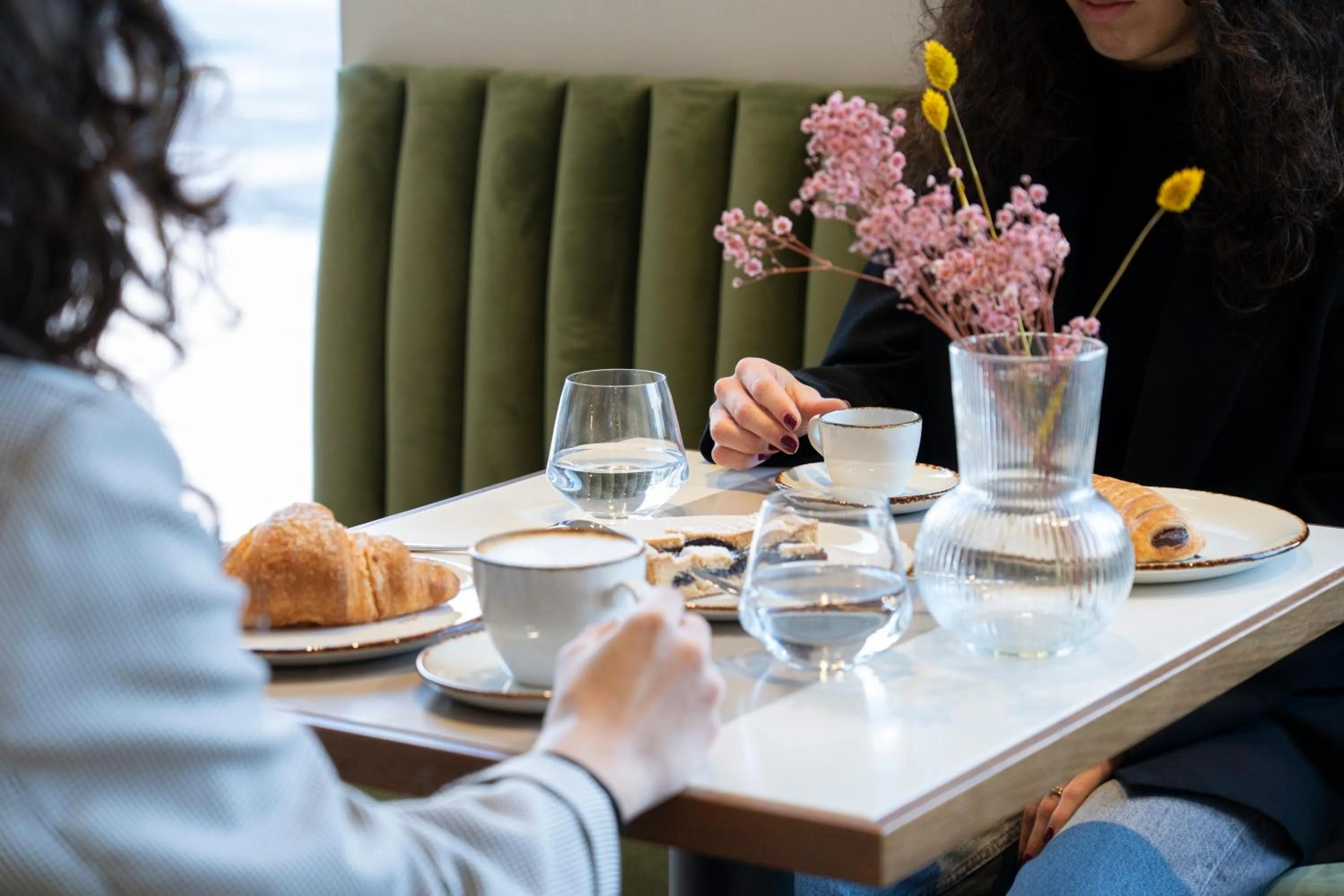 Restaurant/places to eat in BISCARDI Hotel