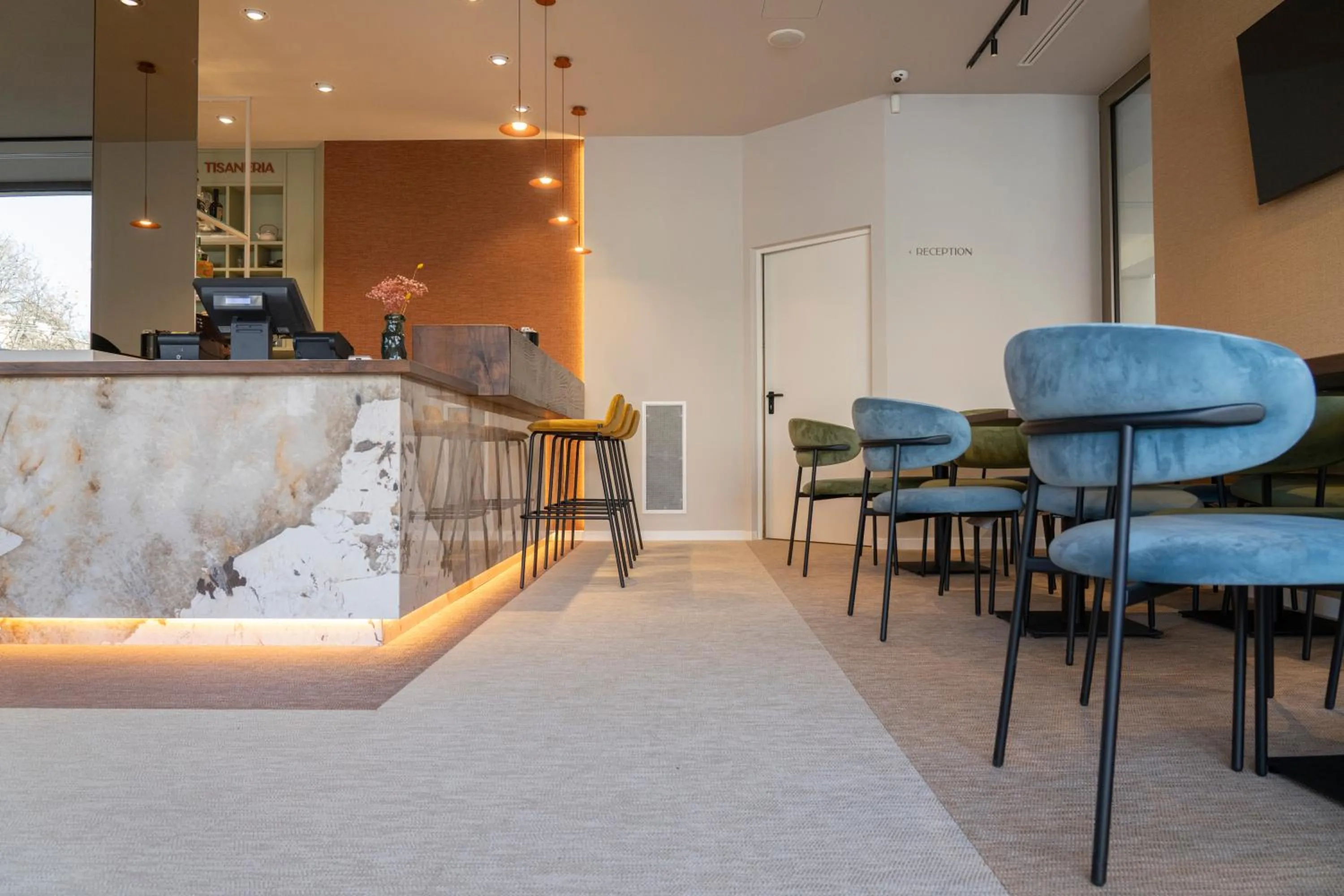 Restaurant/places to eat in BISCARDI Hotel