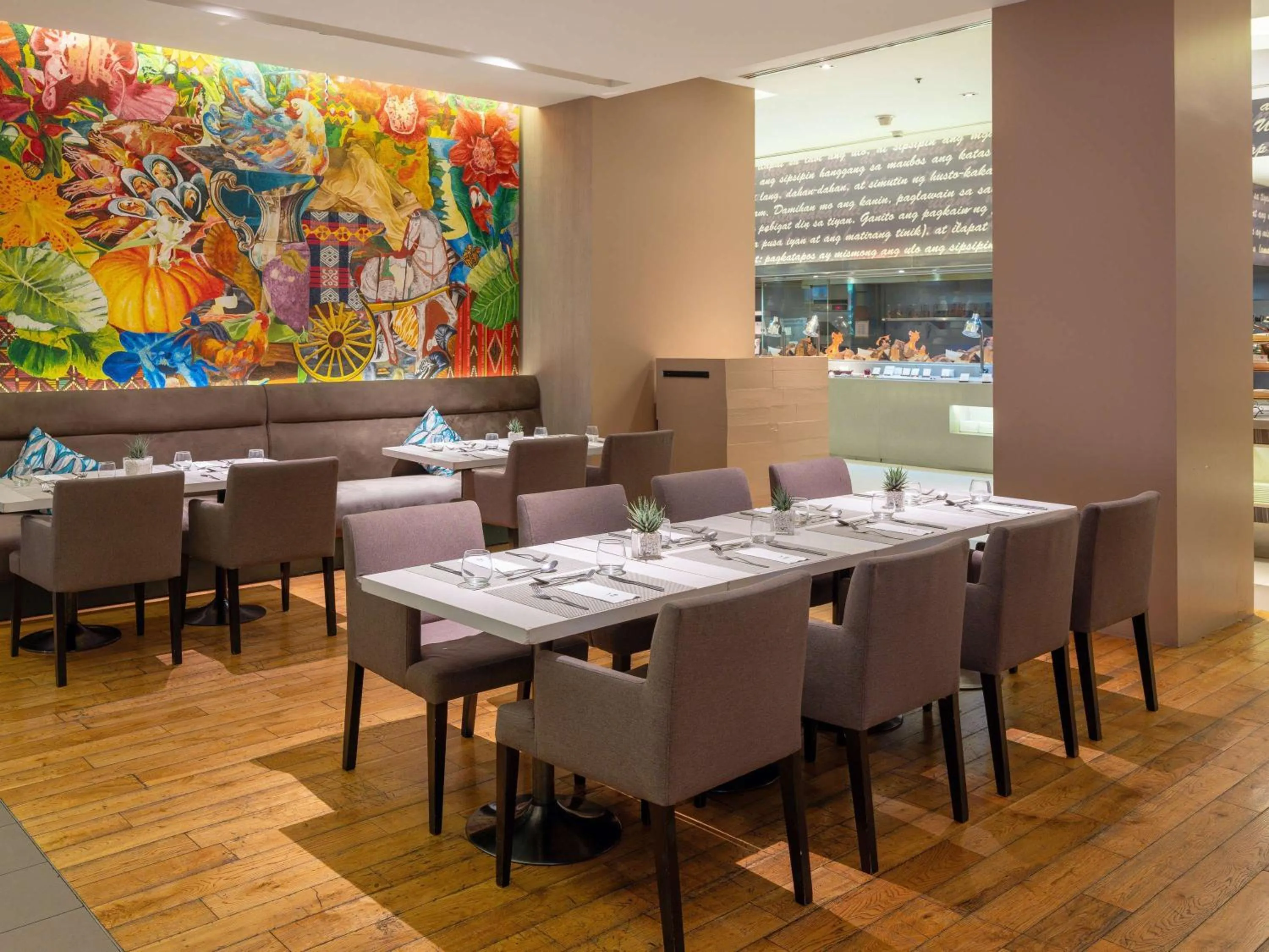 Restaurant/places to eat in Novotel Manila Araneta City Hotel