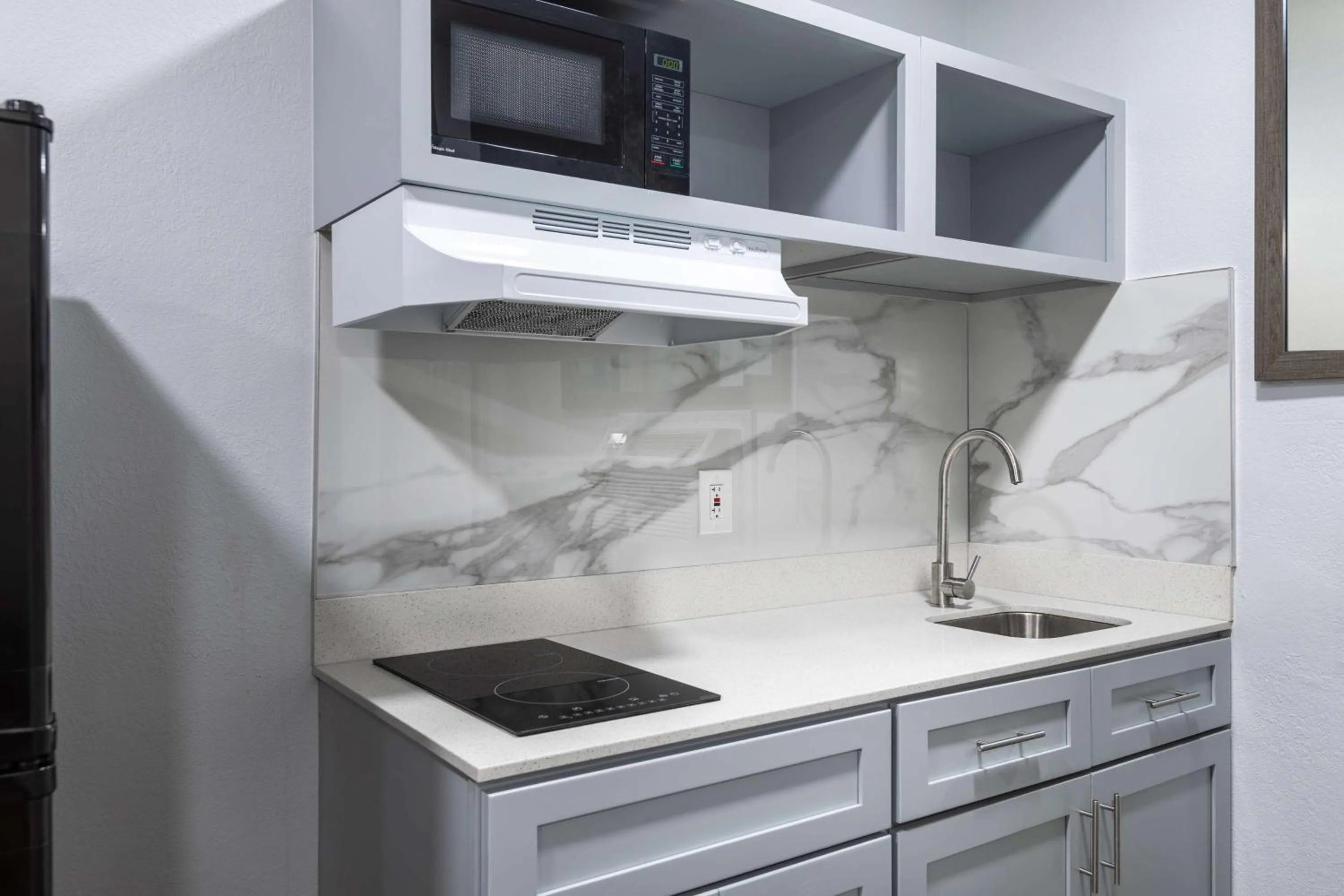 Kitchen or kitchenette in Studio 6 Hickory NC