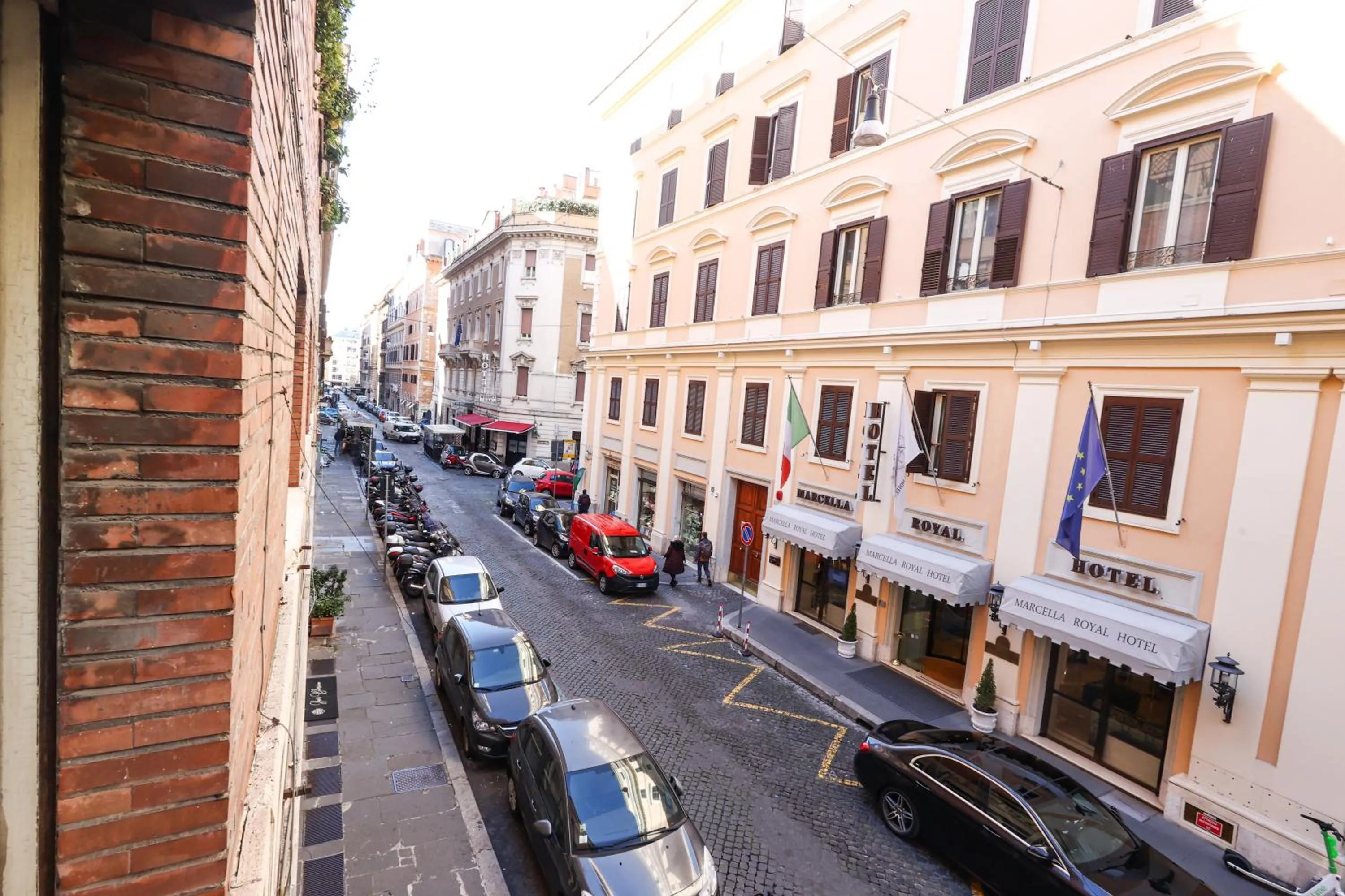 Property building in Seven Kings Relais