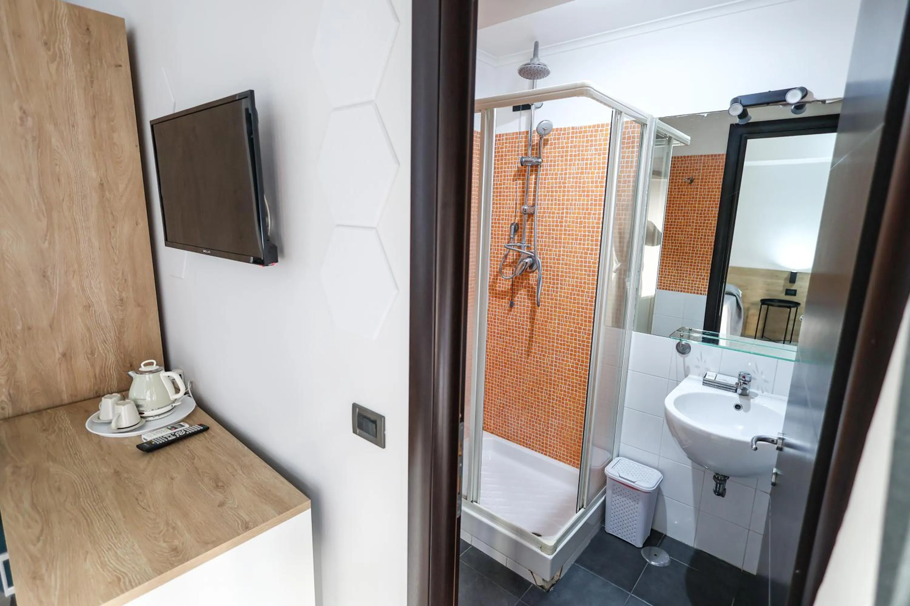 Shower in Seven Kings Relais